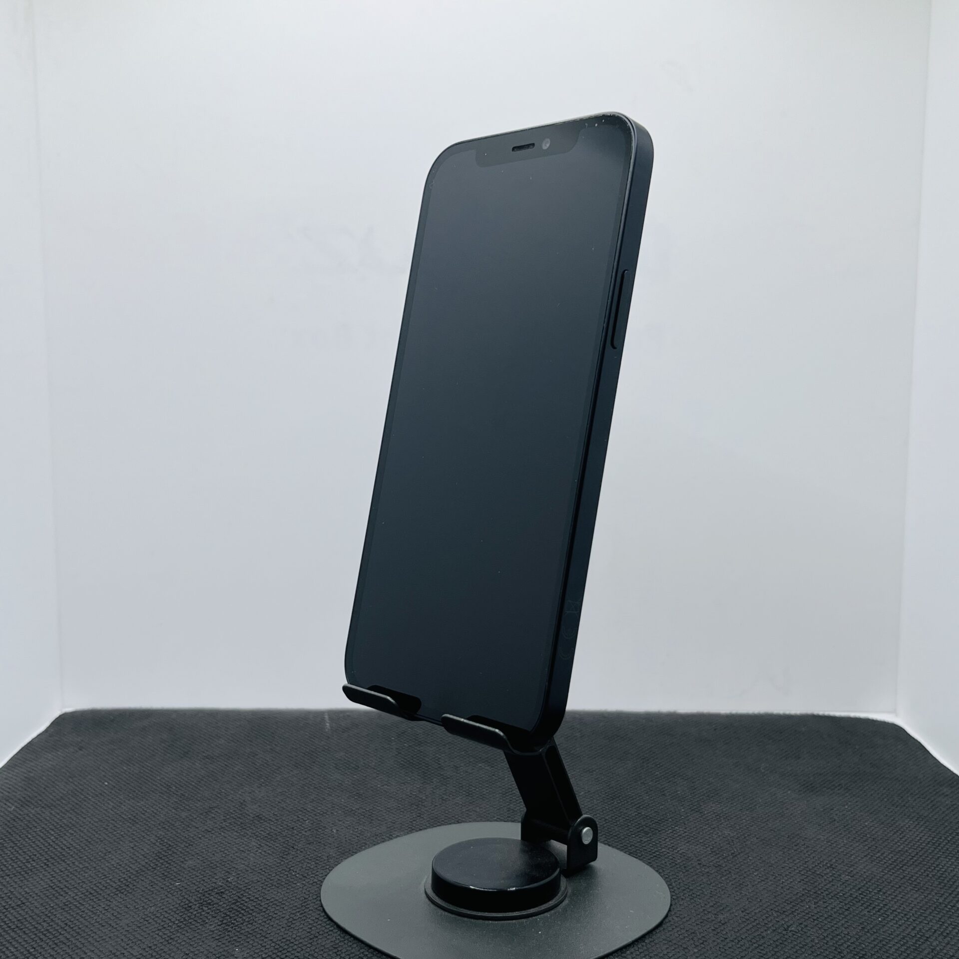 Apple iPhone 12 64GB Black - (Grade B) - Image 4