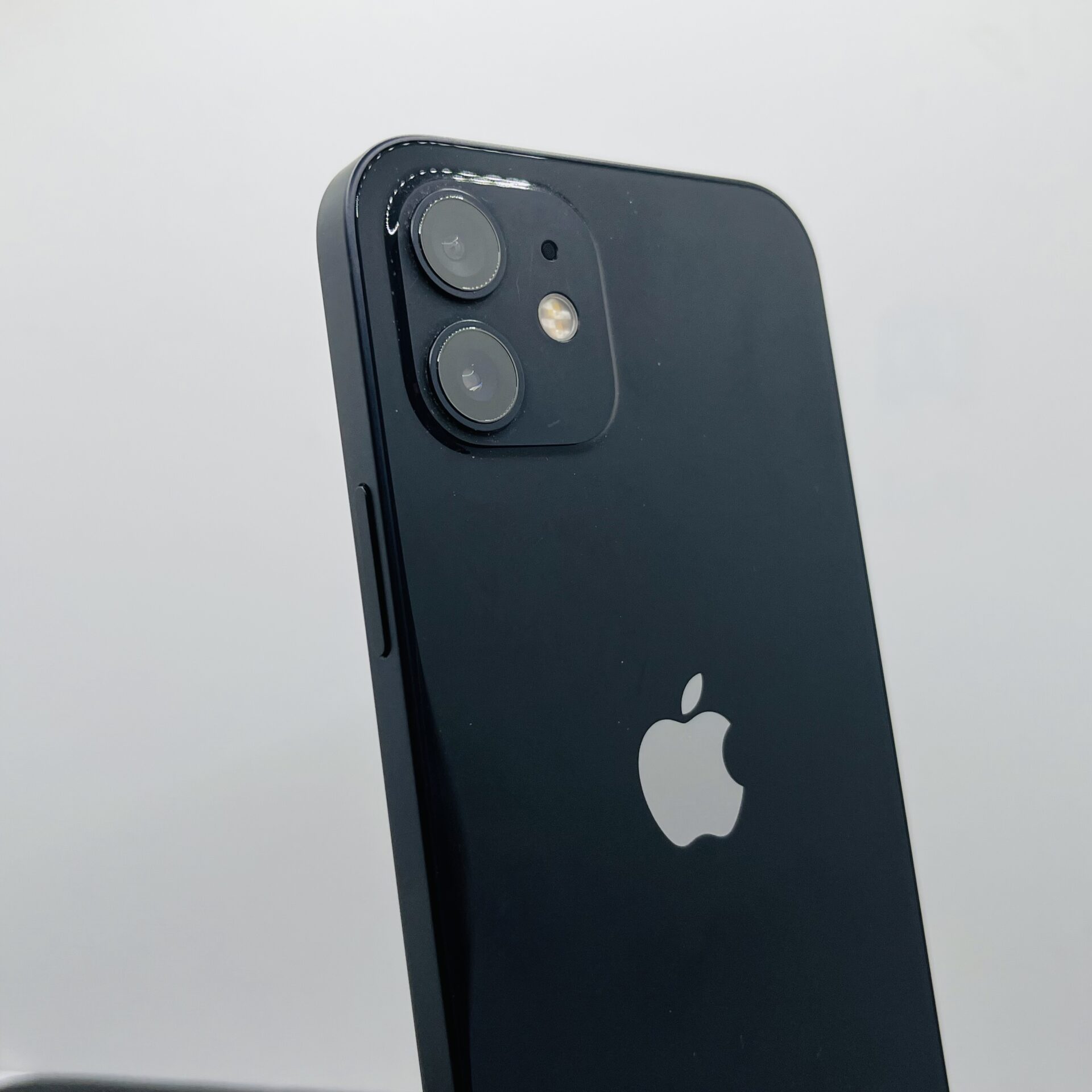 Apple iPhone 12 64GB Black - (Grade B) - Image 11