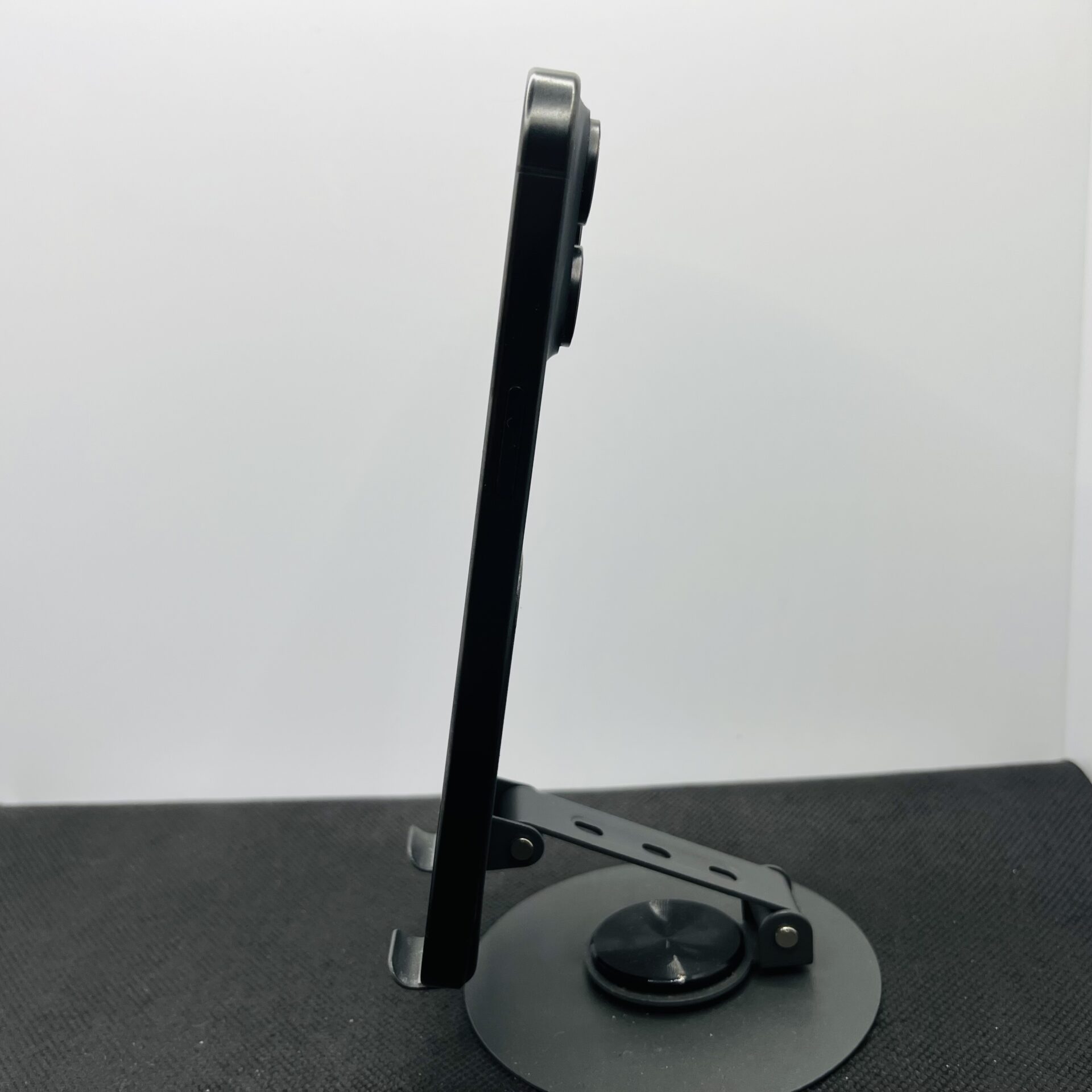 Apple iPhone 15 Pro Max 512GB Black Titanium – (Grade B) - Image 4