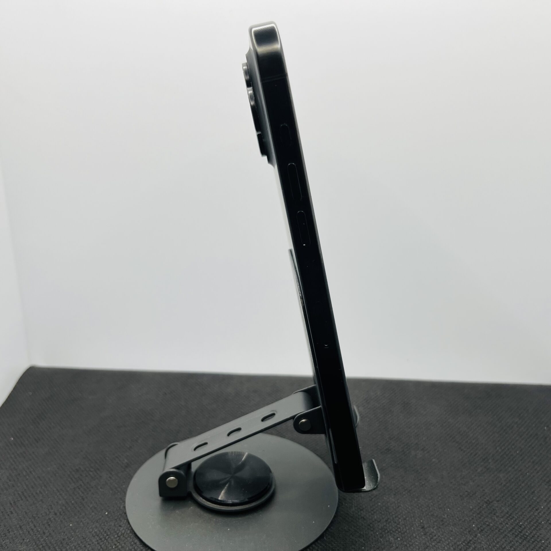 Apple iPhone 15 Pro Max 512GB Black Titanium – (Grade B) - Image 5