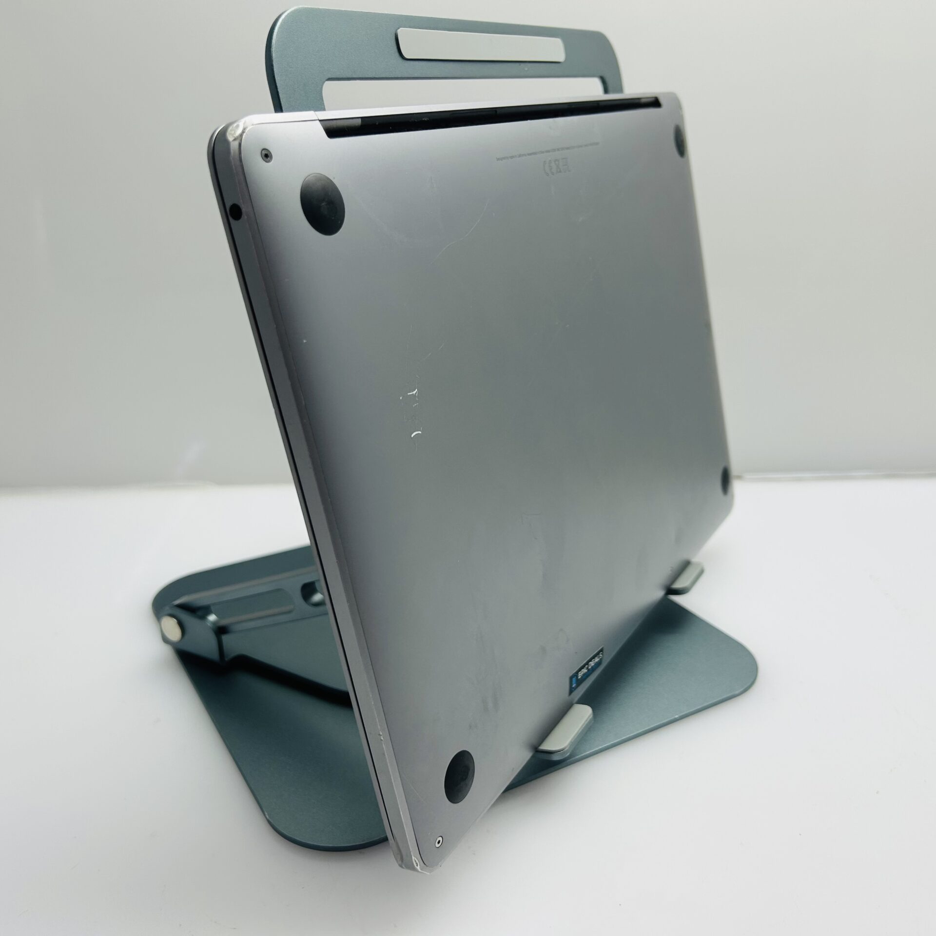 Apple MacBook Pro “M1” 13-inch 8 CPU/8 GPU 8GB RAM 512GB SSD Space Gray – (Grade B) - Image 11