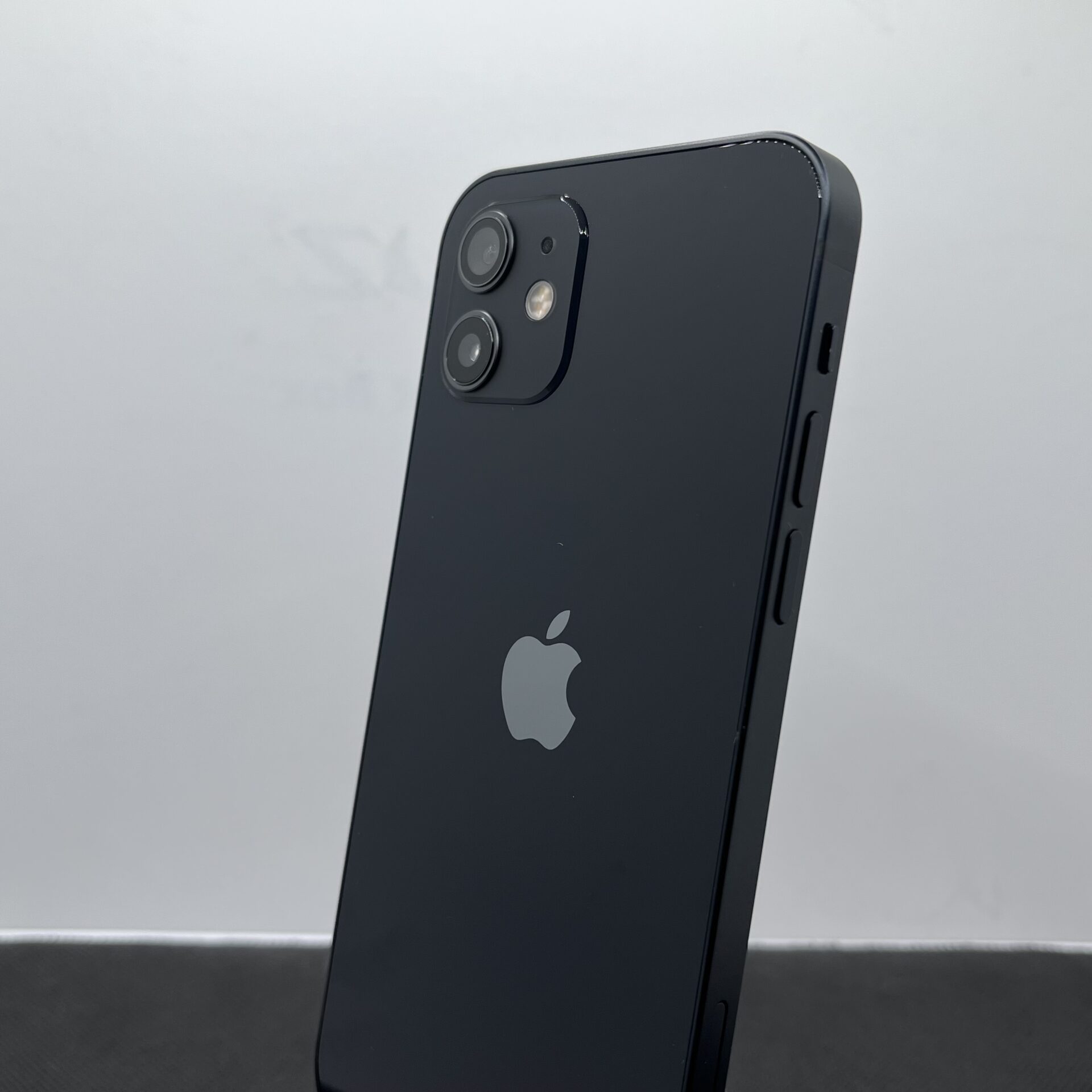 Apple iPhone 12 256GB Midnight - (Grade B) - Image 11