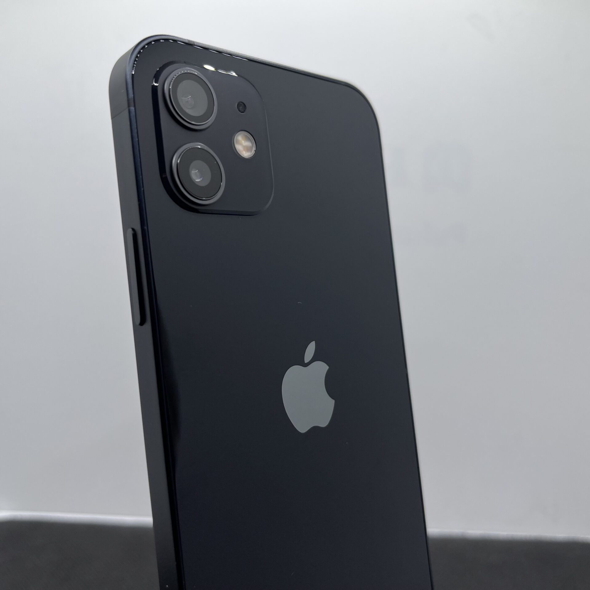 Apple iPhone 12 256GB Midnight - (Grade B) - Image 10