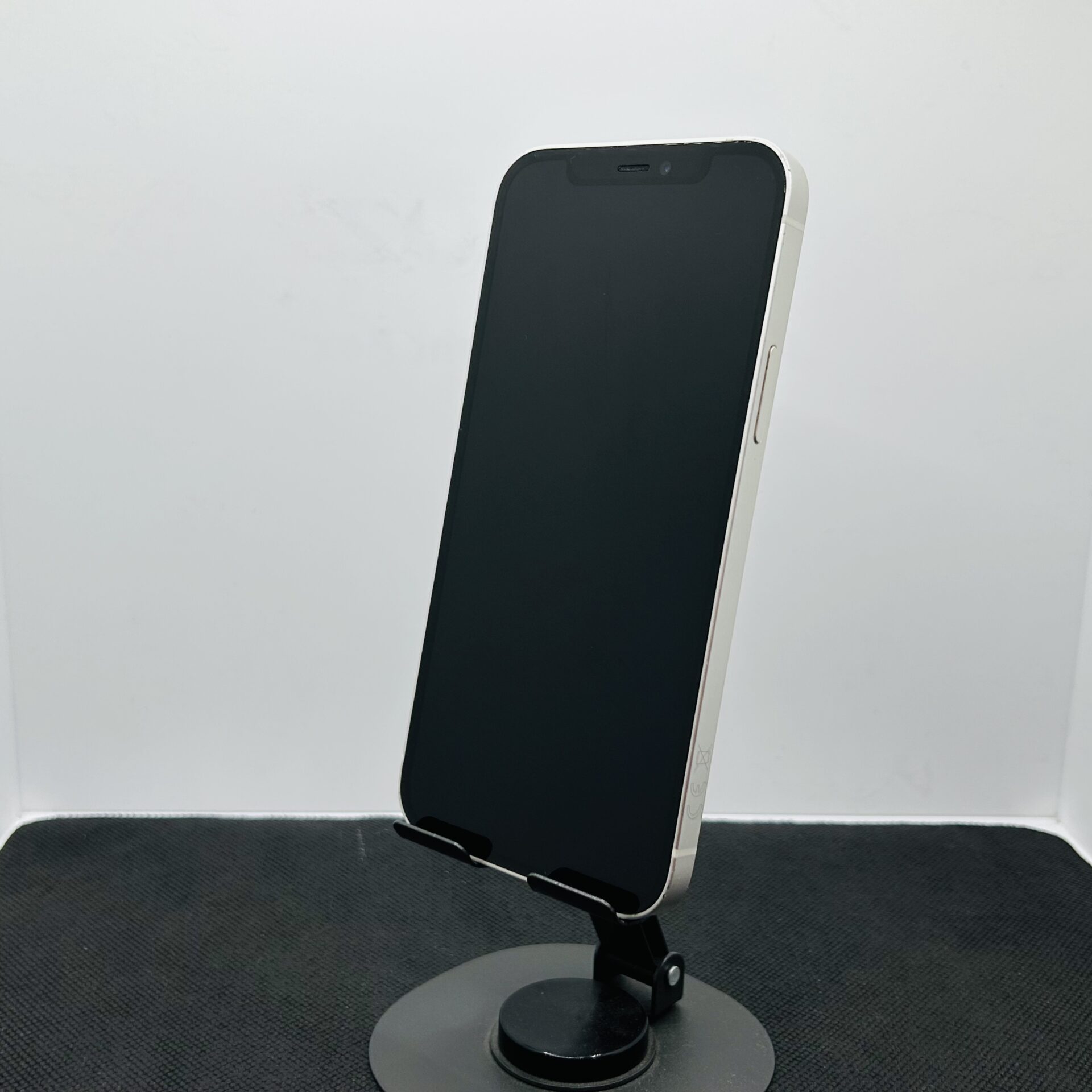 Apple iPhone 12 64GB White - (Grade B) - Image 3