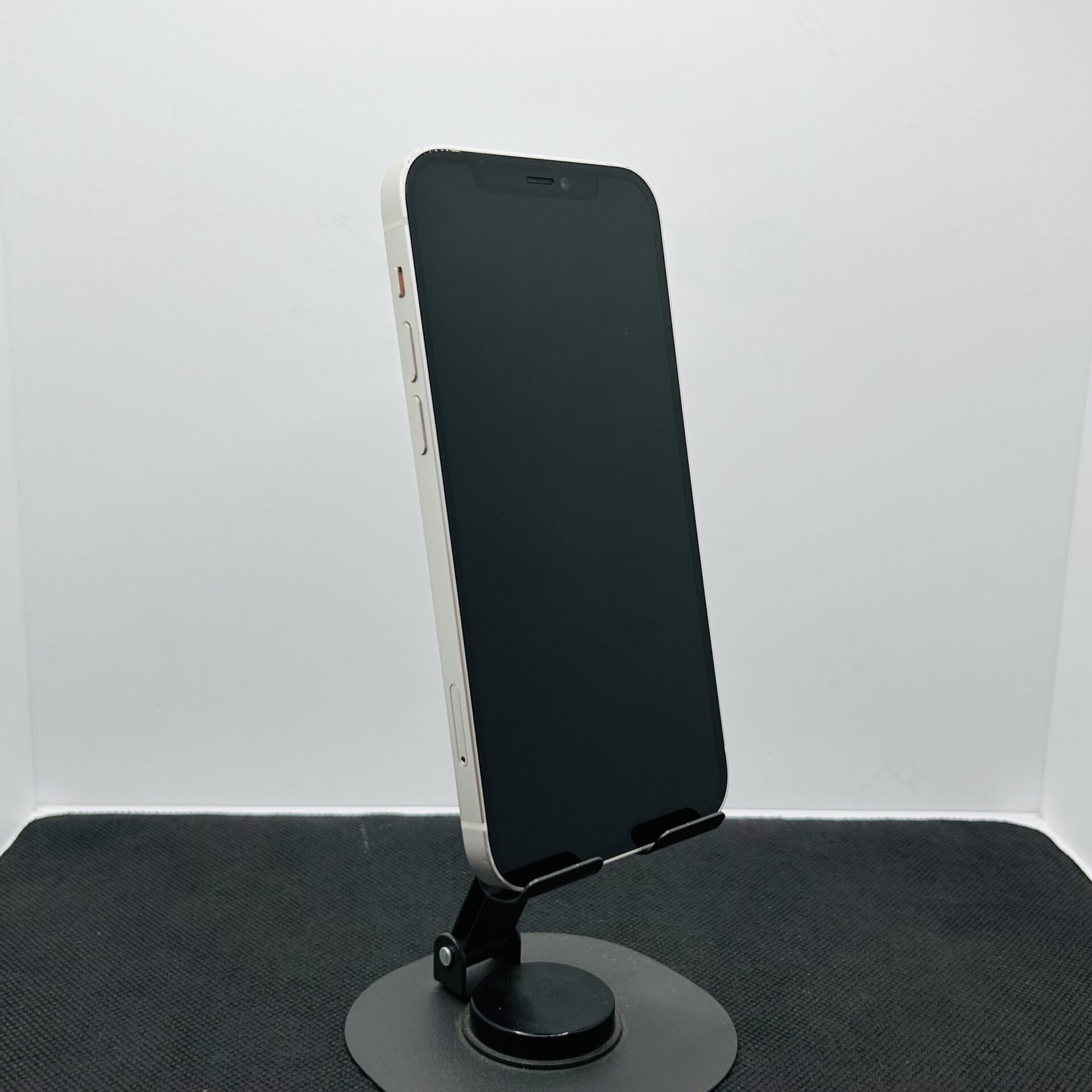 Apple iPhone 12 64GB White - (Grade B) - Image 2