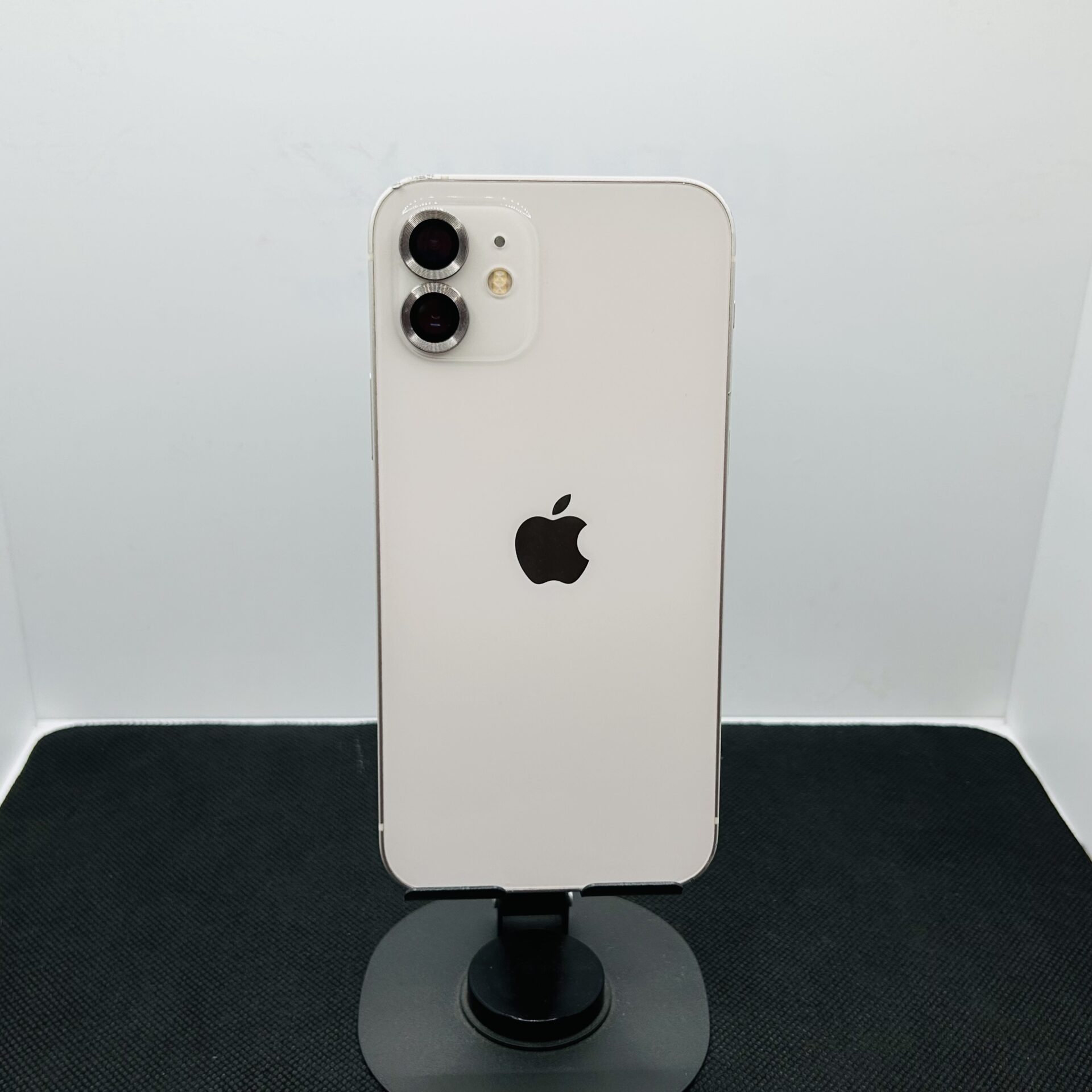 Apple iPhone 12 64GB White - (Grade B) - Image 9