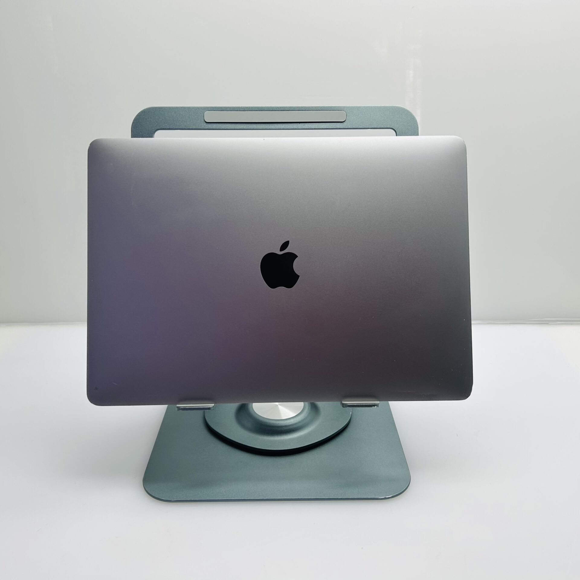 Apple MacBook Air 13-Inch “Core i3” 1.1GHz (Scissor, 2020) 8GB RAM 512GB SSD Grey– (Grade B) Bright spot - Image 2