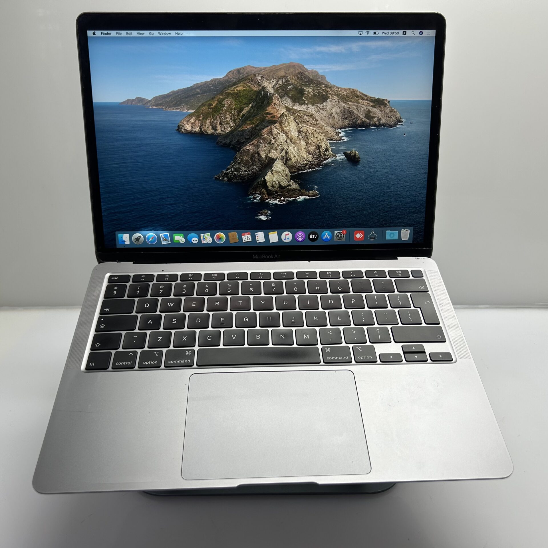 Apple MacBook Air 13-Inch “Core i3” 1.1GHz (Scissor, 2020) 8GB RAM 512GB SSD Grey– (Grade B) Bright spot - Image 8