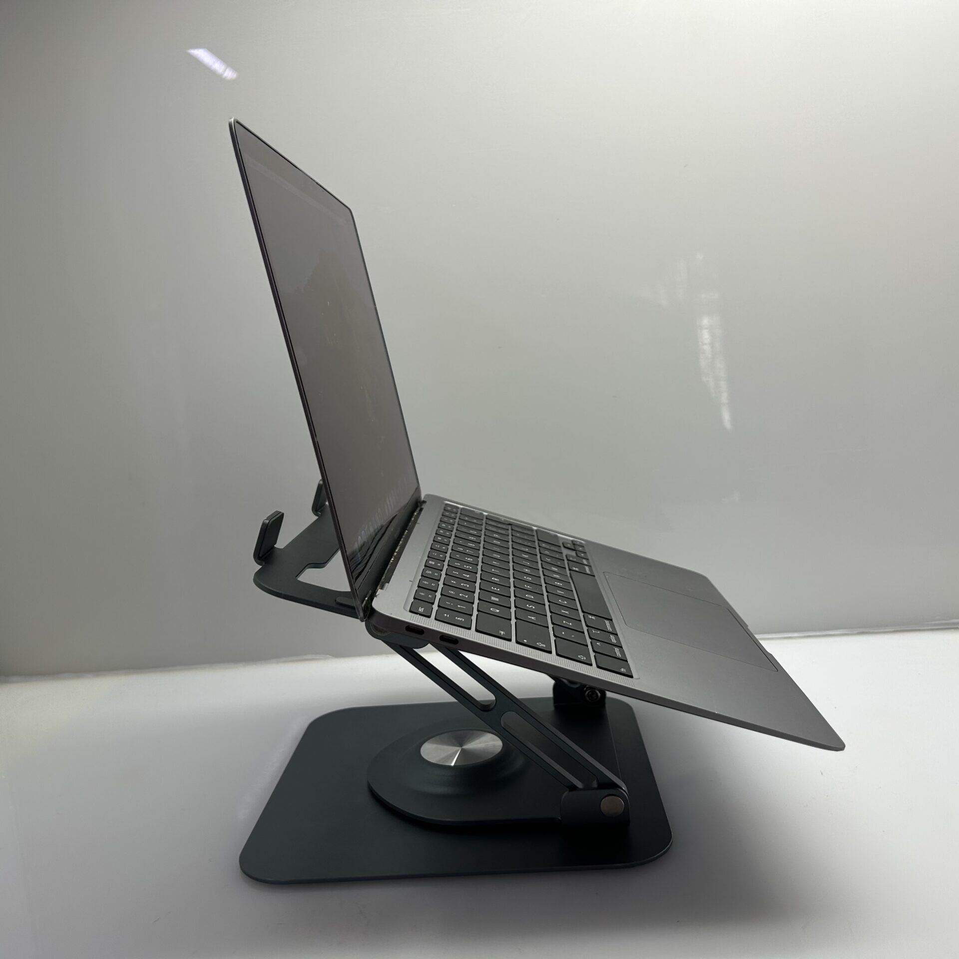 Apple MacBook Air 13-Inch “Core i3” 1.1GHz (Scissor, 2020) 8GB RAM 512GB SSD Grey– (Grade B) Bright spot - Image 11