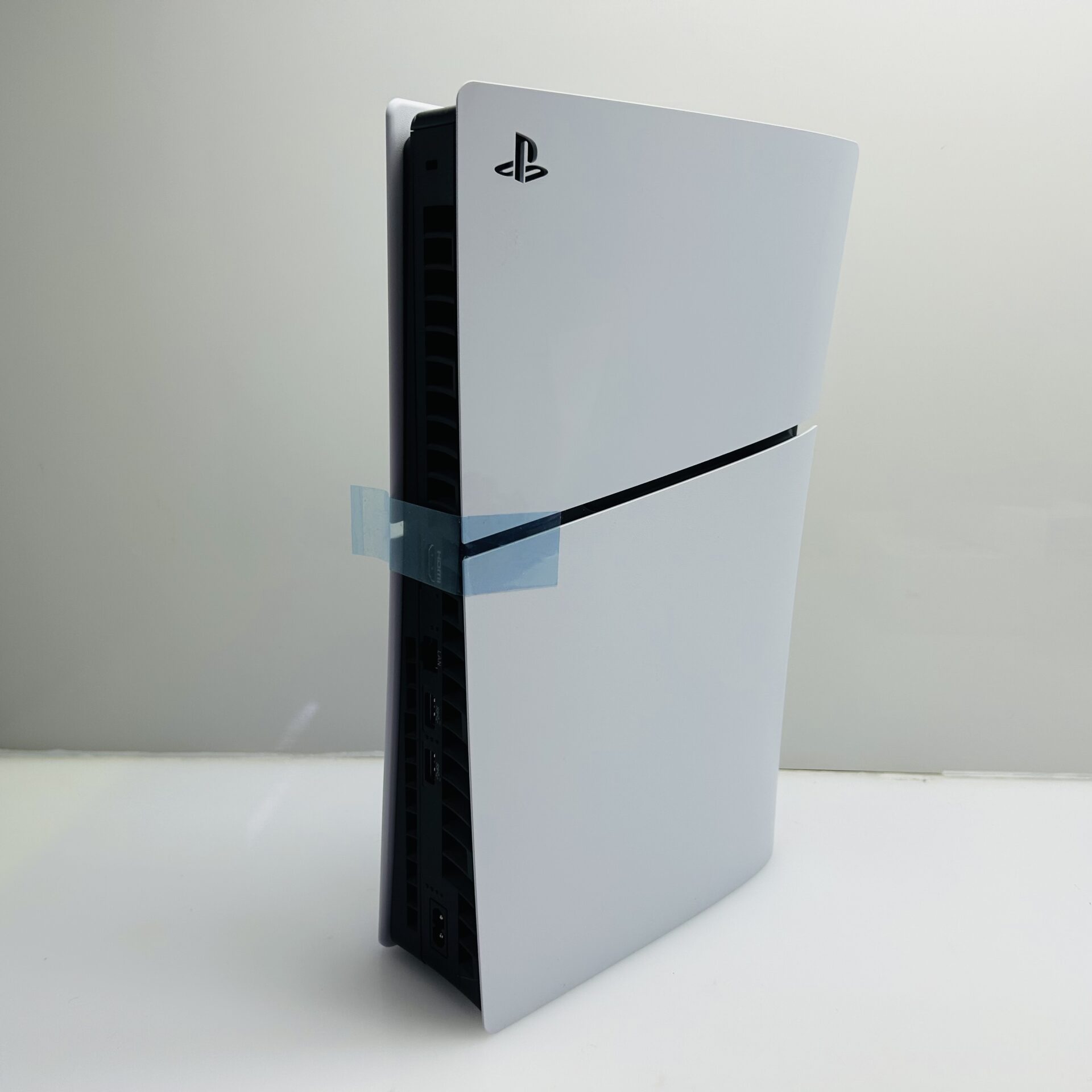 Playstation 5 Slim Physical Edition 1TB White + 2 Controller + HDMI Cable + Power Cable+Media Remote + 1 Game (Grade A) - Image 3