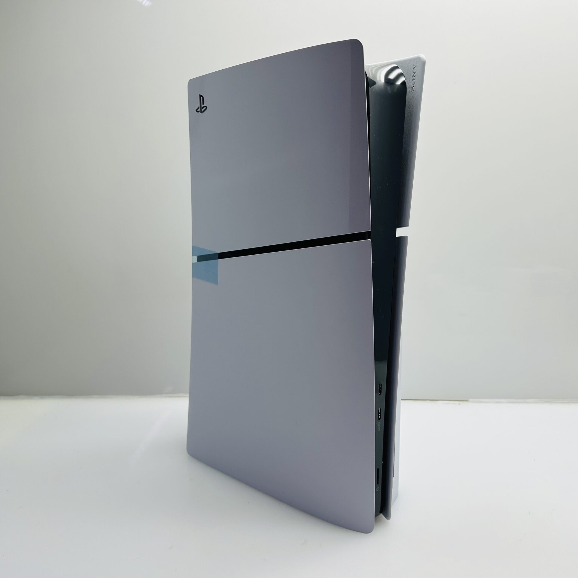 Playstation 5 Slim Physical Edition 1TB White + 2 Controller + HDMI Cable + Power Cable+Media Remote + 1 Game (Grade A) - Image 4