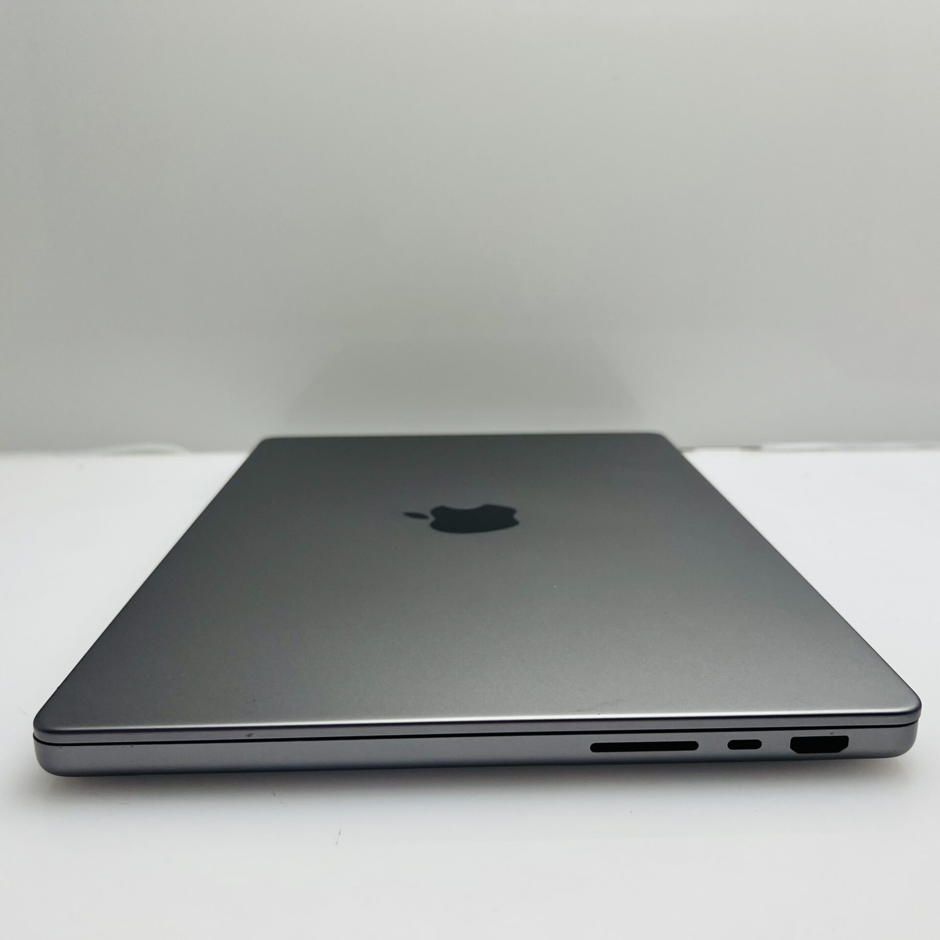 Apple Macbook Pro “M1 Pro” 14-Inch 10 CPU/16 GPU (2021) 16GB RAM 1TB SSD Space Gray – (Grade B) - Image 7