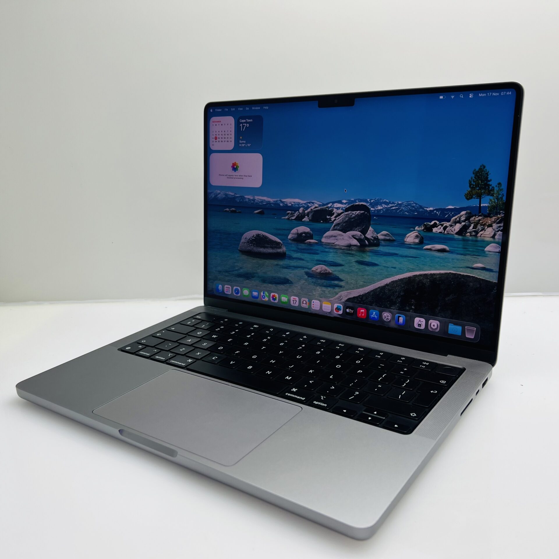 Apple Macbook Pro “M1 Pro” 14-Inch 10 CPU/16 GPU (2021) 16GB RAM 1TB SSD Space Gray – (Grade B) - Image 4