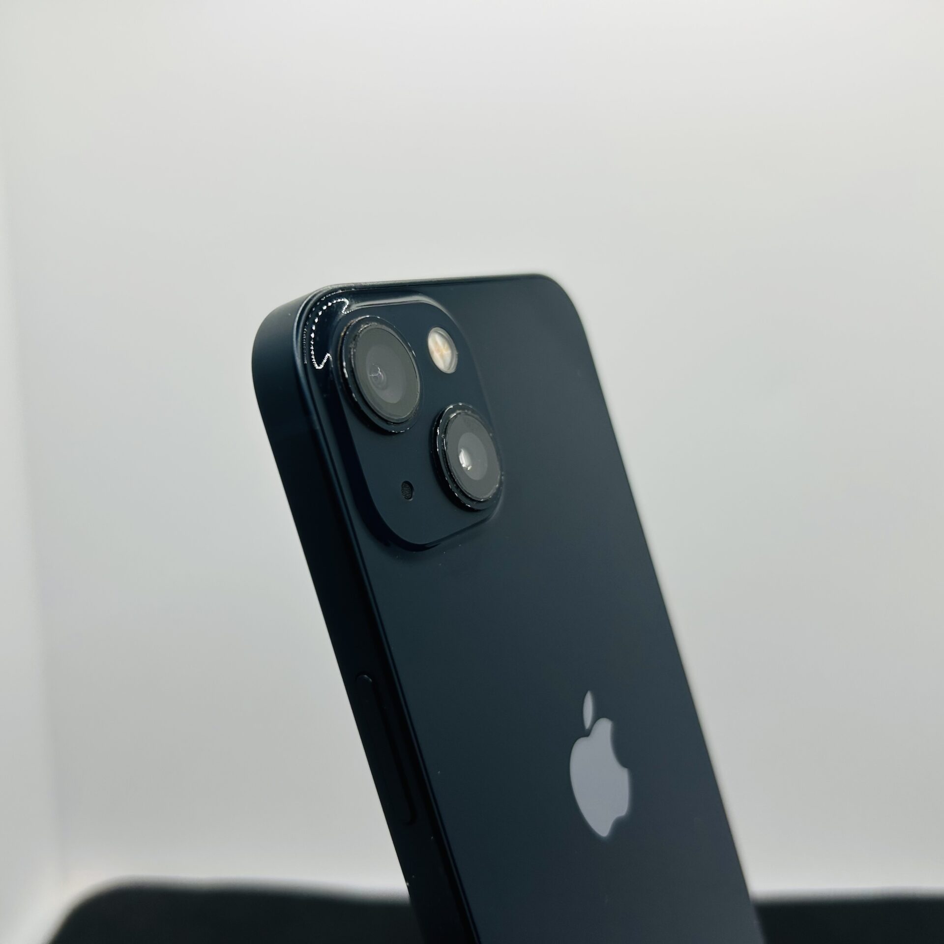 Apple iPhone 13 256GB Midnight – (Grade B) - Image 9