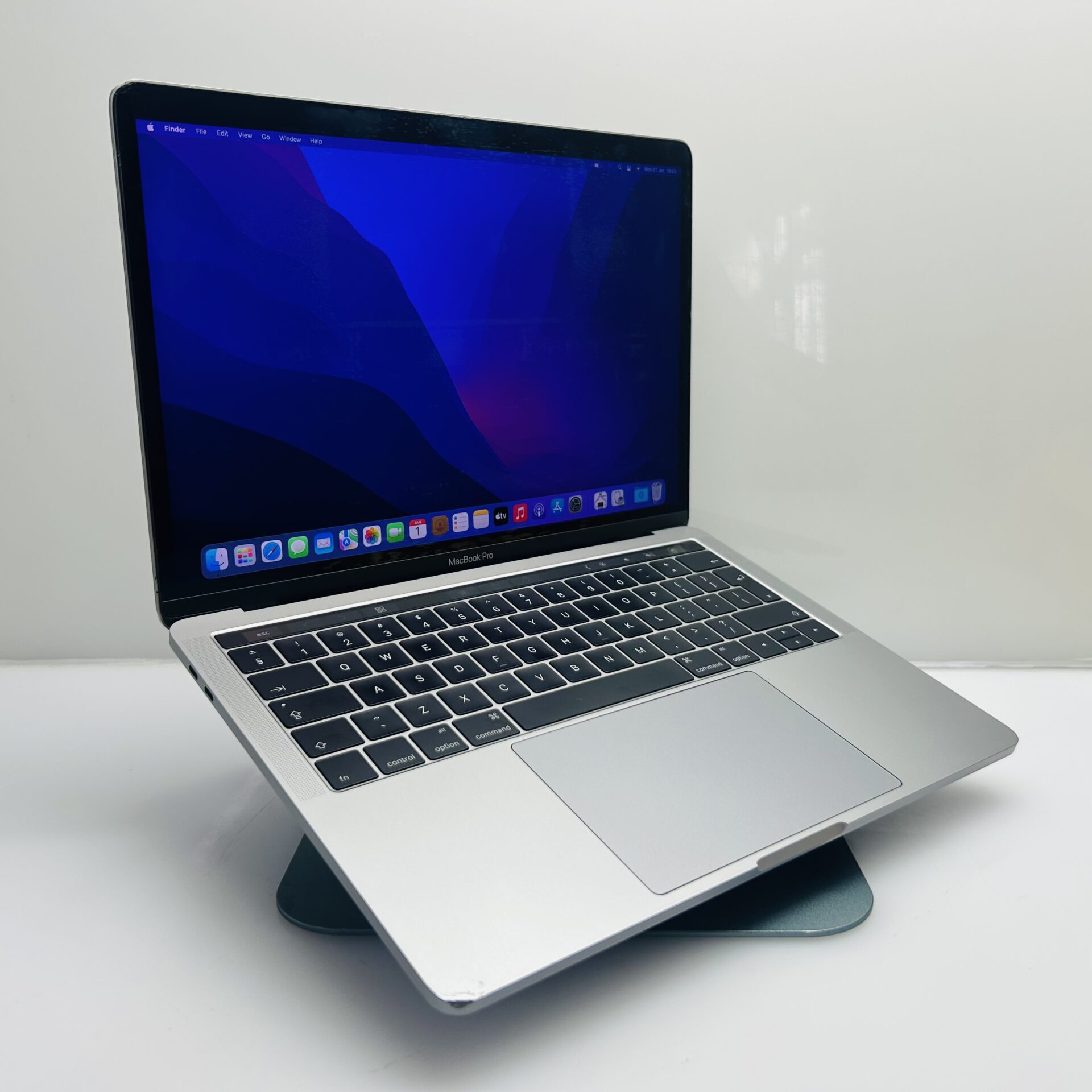 Macbook Pro 13-inch “Core i5″ 2.9GHz (Late 2016) 8GB RAM 512GB SSD Space Gray (Grade B) - Image 3