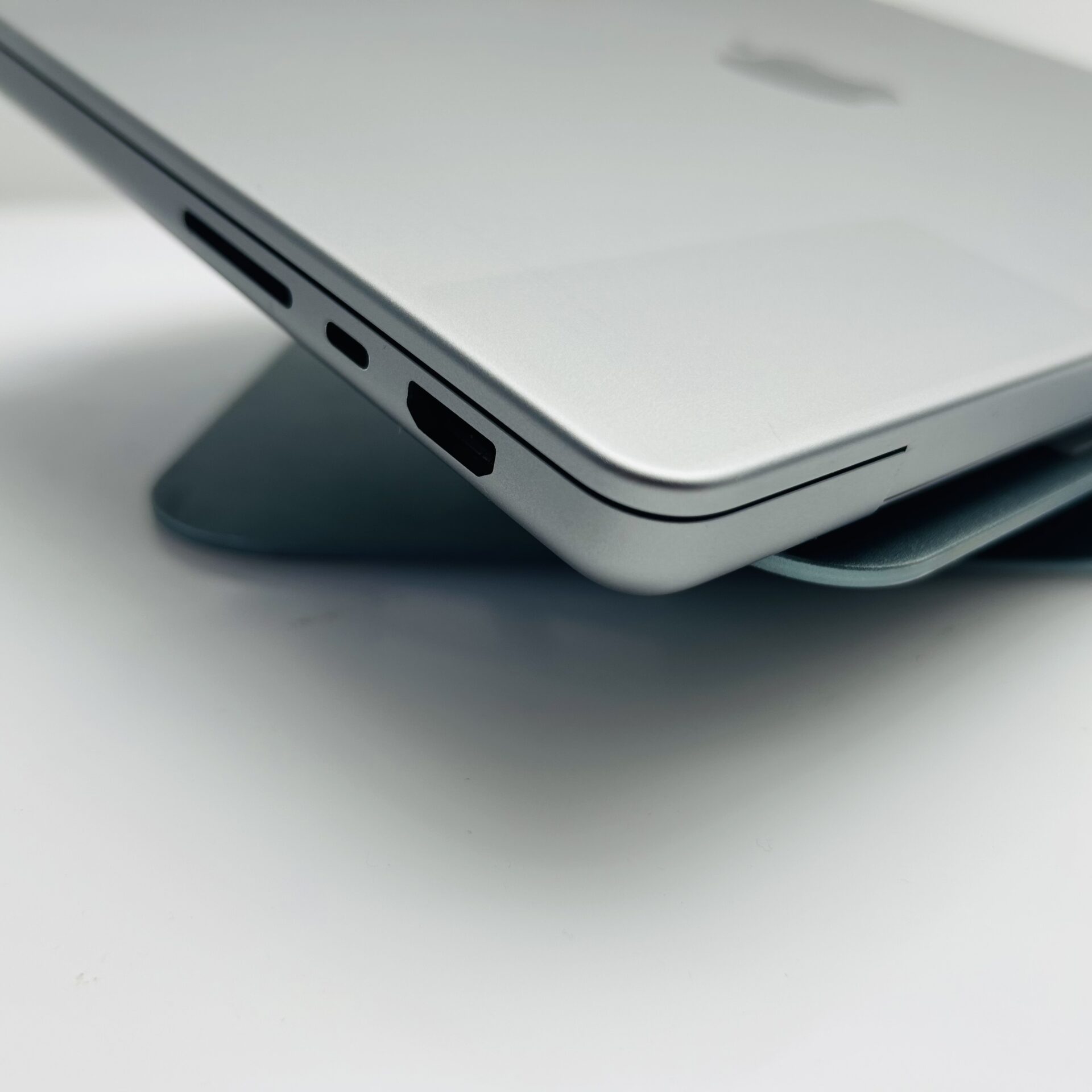 Apple Macbook Pro “M1 Pro” 14-Inch 8 CPU/14 GPU (2021) 16GB RAM 512GB SSD Space Gray – (Grade B) - Image 8