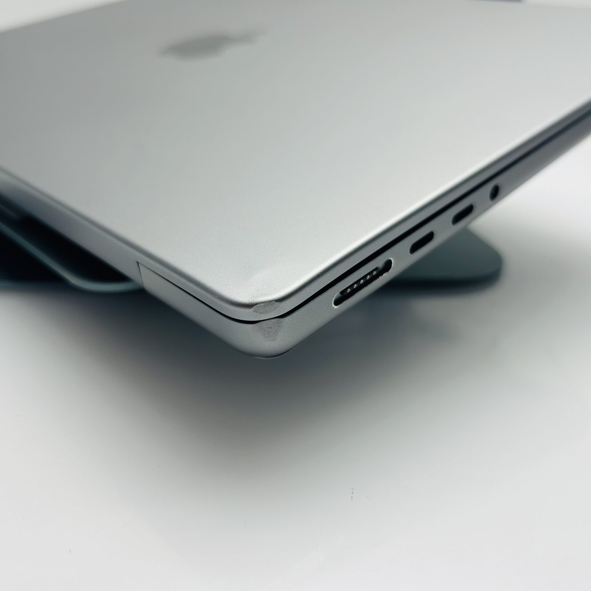 Apple Macbook Pro “M1 Pro” 14-Inch 8 CPU/14 GPU (2021) 16GB RAM 512GB SSD Space Gray – (Grade B) - Image 9