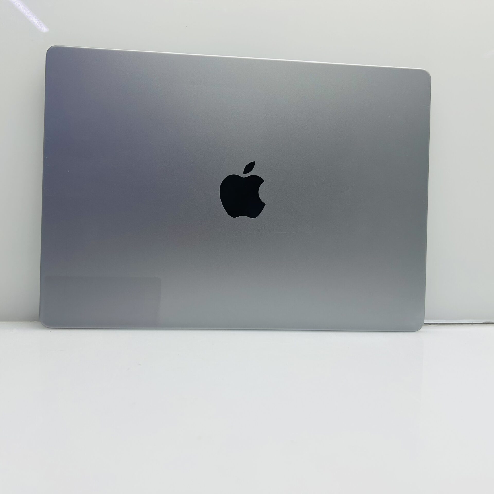 Apple Macbook Pro “M1 Pro” 14-Inch 8 CPU/14 GPU (2021) 16GB RAM 512GB SSD Space Gray – (Grade B) - Image 2