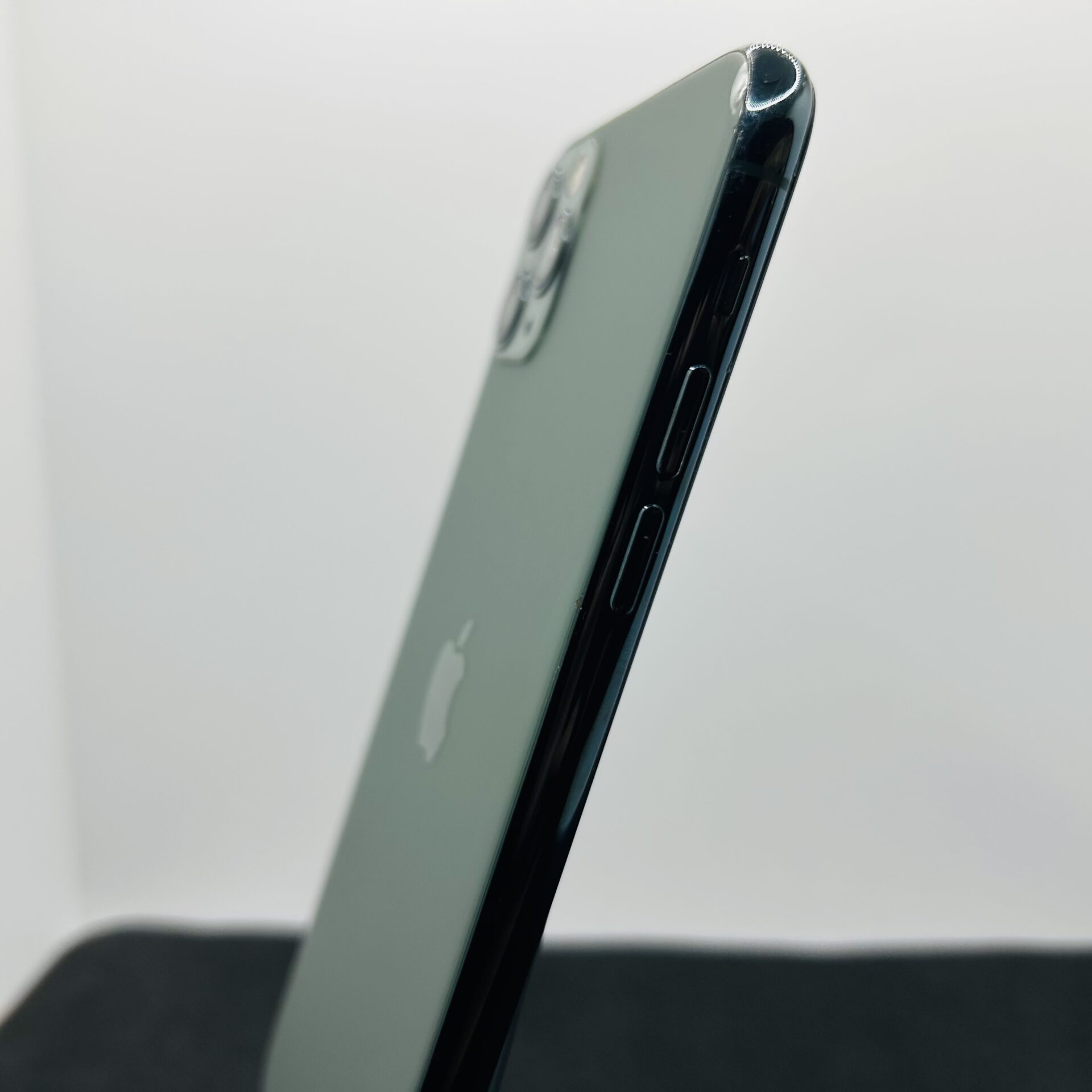 Apple iPhone 11 Pro Max 256GB Midnight Green – (Grade B) - Image 10