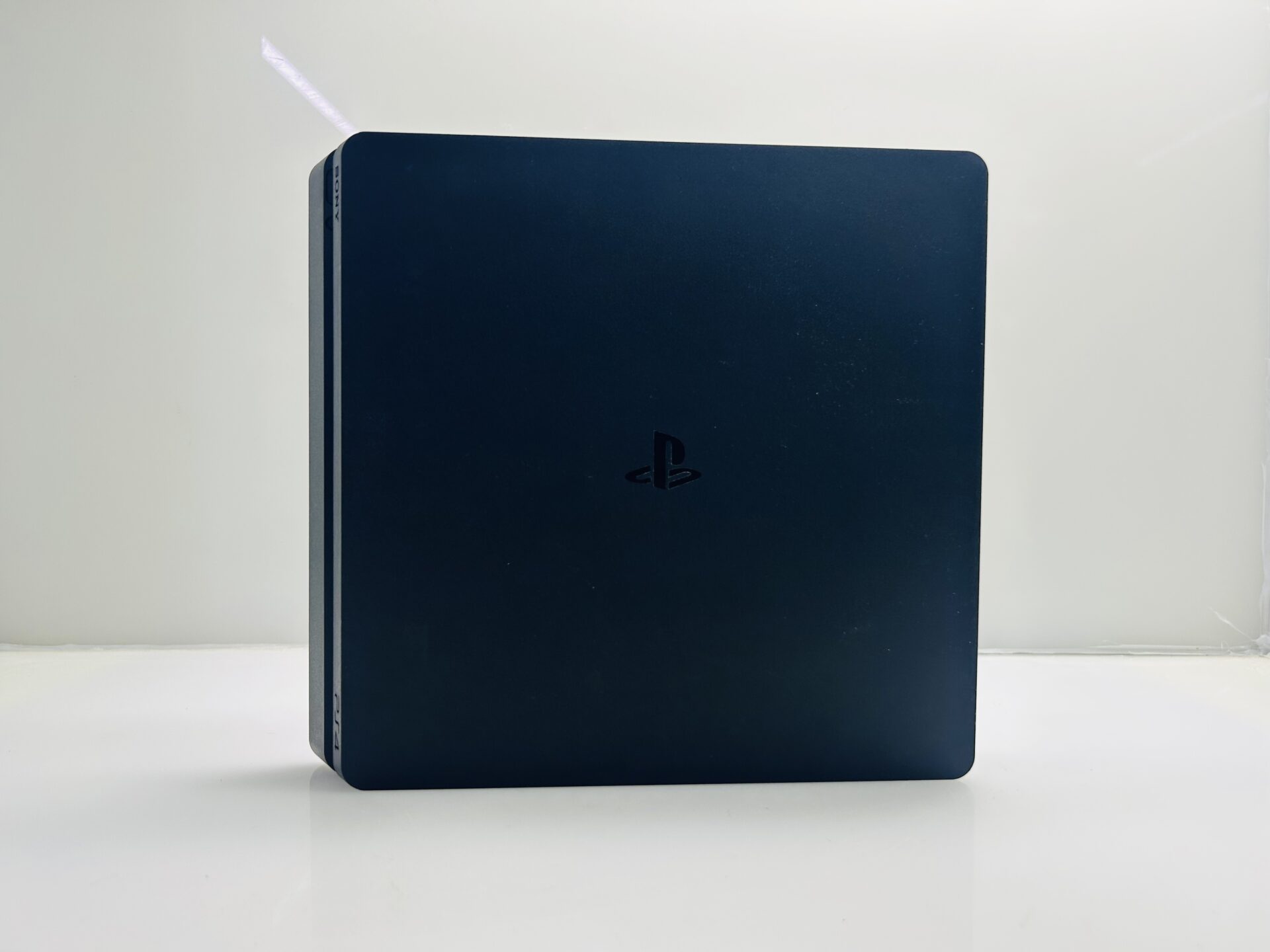 PlayStation 4 Slim Black 1TB + HDMI Cable + Power Cable + 1 Game (Grade B) - Image 3