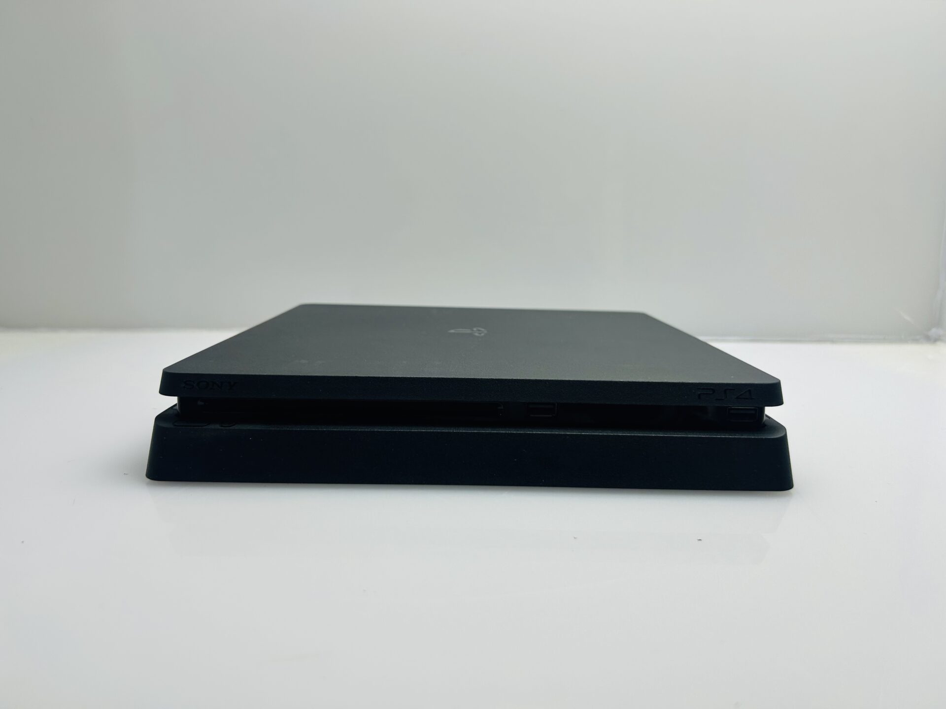 PlayStation 4 Slim Black 1TB + HDMI Cable + Power Cable + 1 Game (Grade B) - Image 6