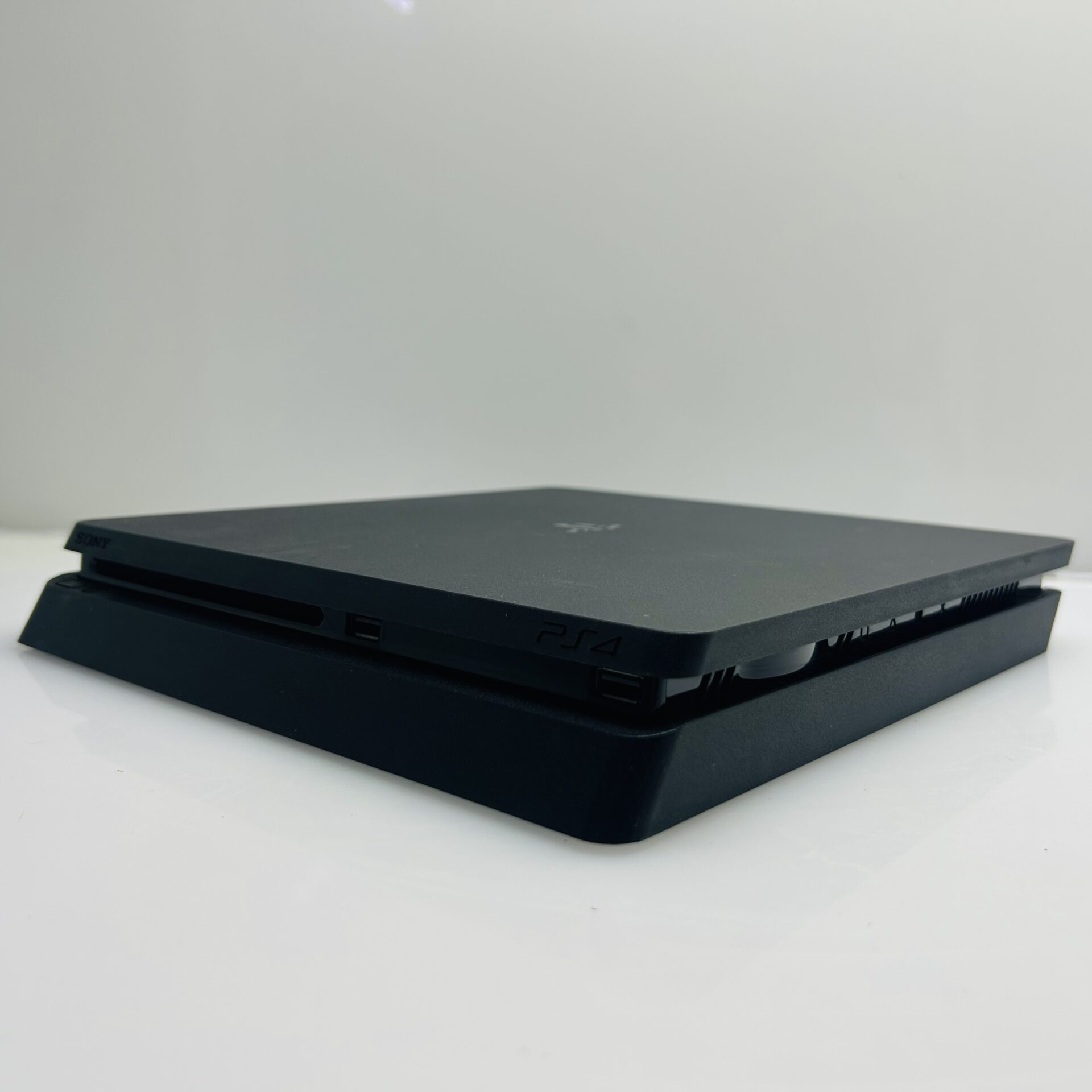 PlayStation 4 Slim Black 1TB + HDMI Cable + Power Cable + 1 Game (Grade B) - Image 7