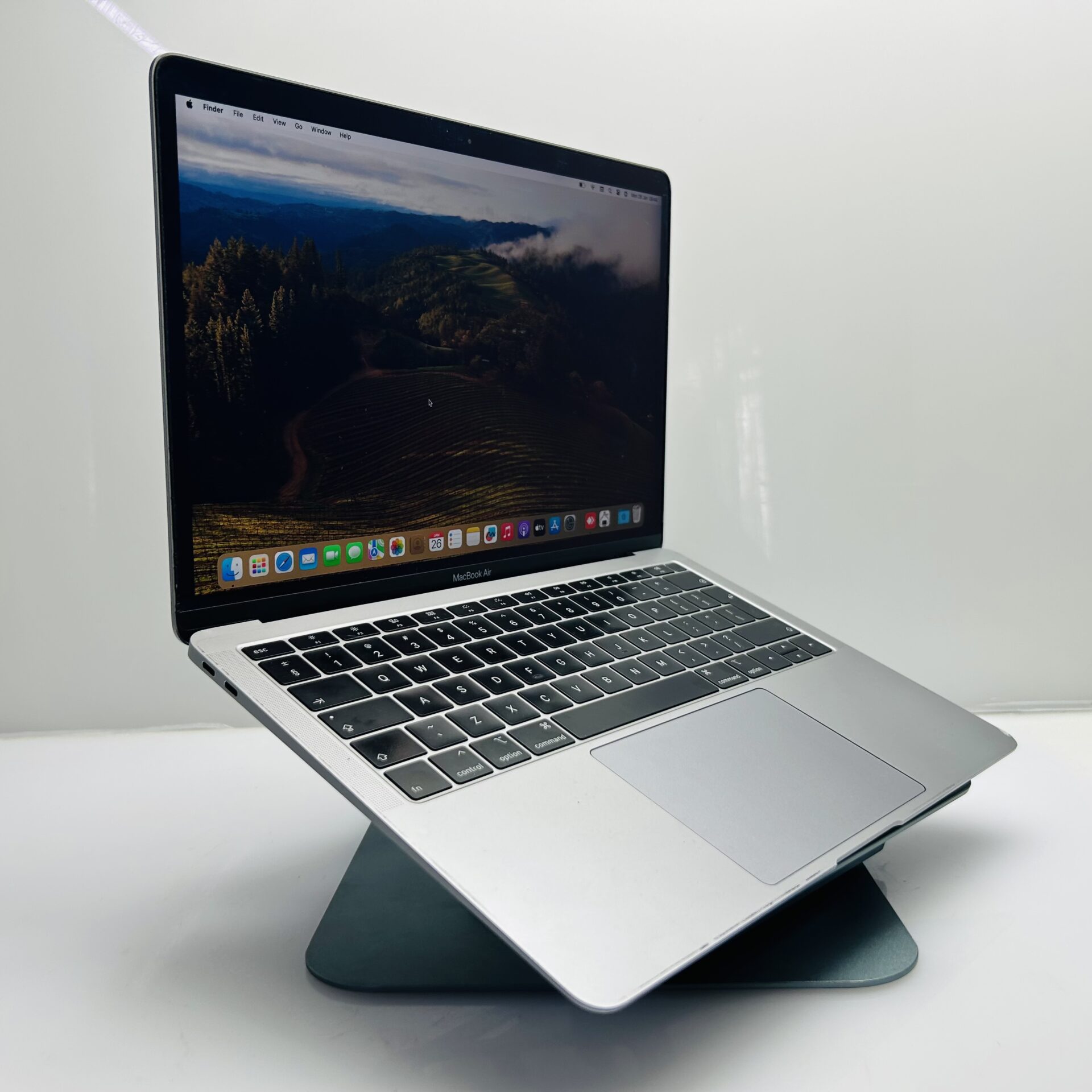 Apple MacBook Air 13-Inch “Core i5” 1.60GHz (Retina, 2018) 8GB RAM 128GB SSD Space Gray (Grade B) - Image 3