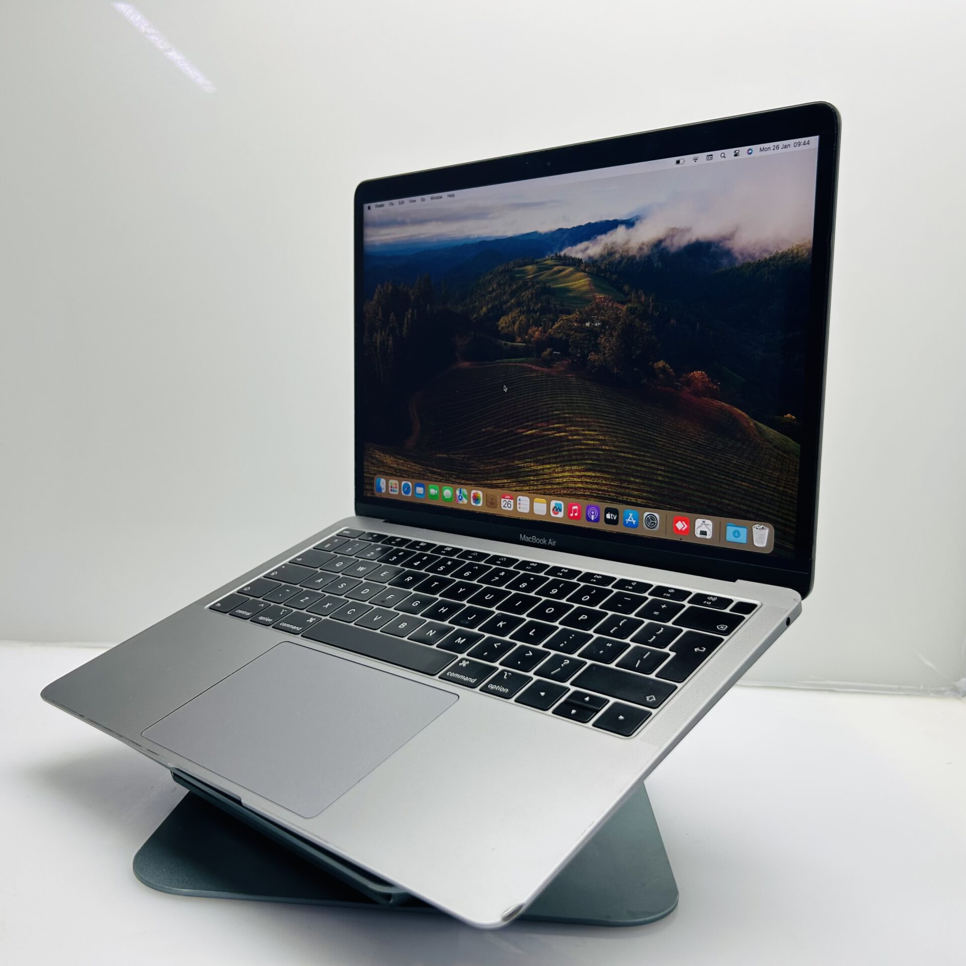 Apple MacBook Air 13-Inch “Core i5” 1.60GHz (Retina, 2018) 8GB RAM 128GB SSD Space Gray (Grade B) - Image 5
