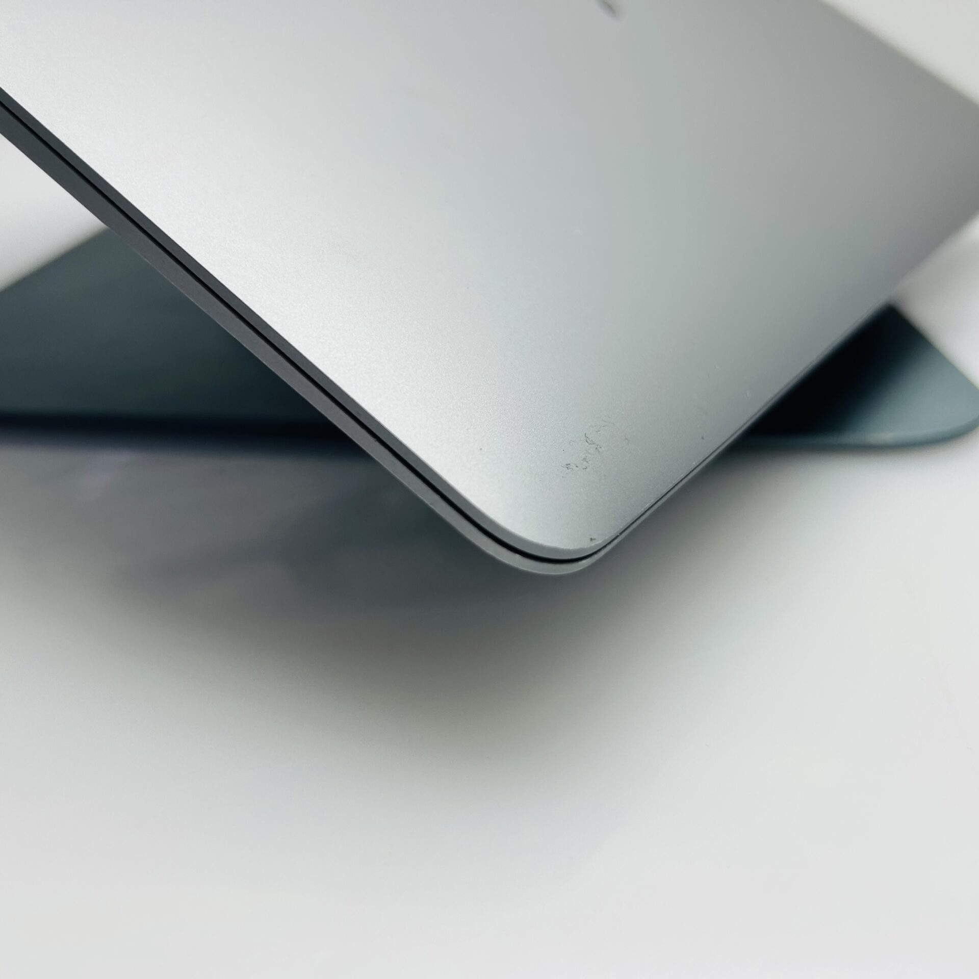 Apple MacBook Air 13-Inch “Core i5” 1.60GHz (Retina, 2018) 8GB RAM 128GB SSD Space Gray (Grade B) - Image 7