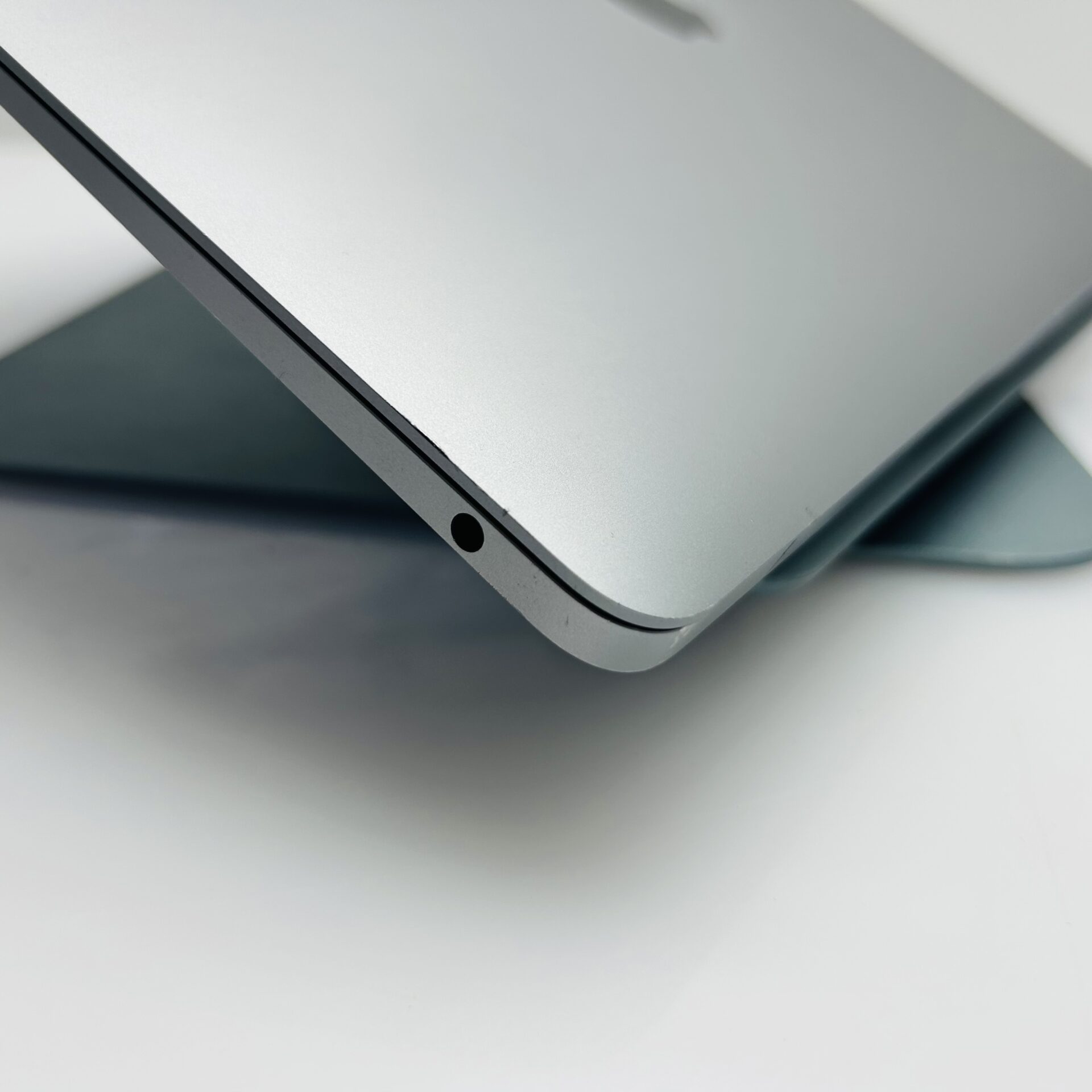 Apple MacBook Air 13-Inch “Core i5” 1.60GHz (Retina, 2018) 8GB RAM 128GB SSD Space Gray (Grade B) - Image 8