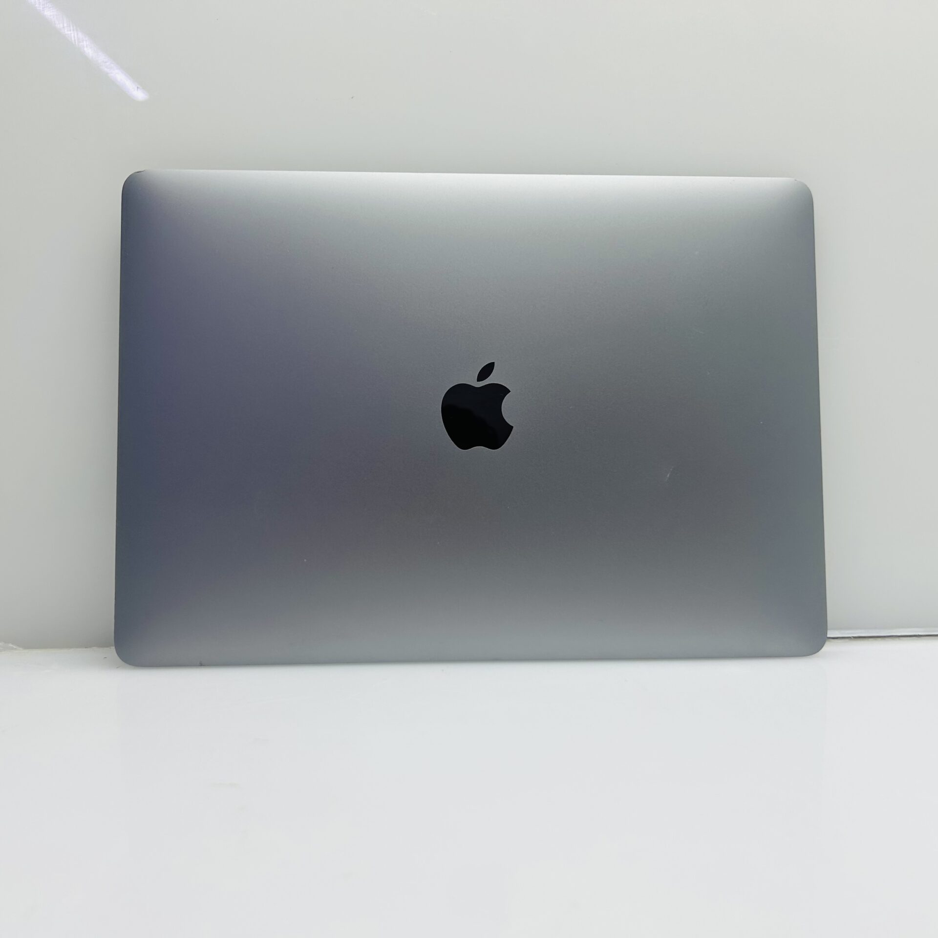 Apple MacBook Air 13-Inch “Core i5” 1.60GHz (Retina, 2018) 8GB RAM 128GB SSD Space Gray (Grade B) - Image 2