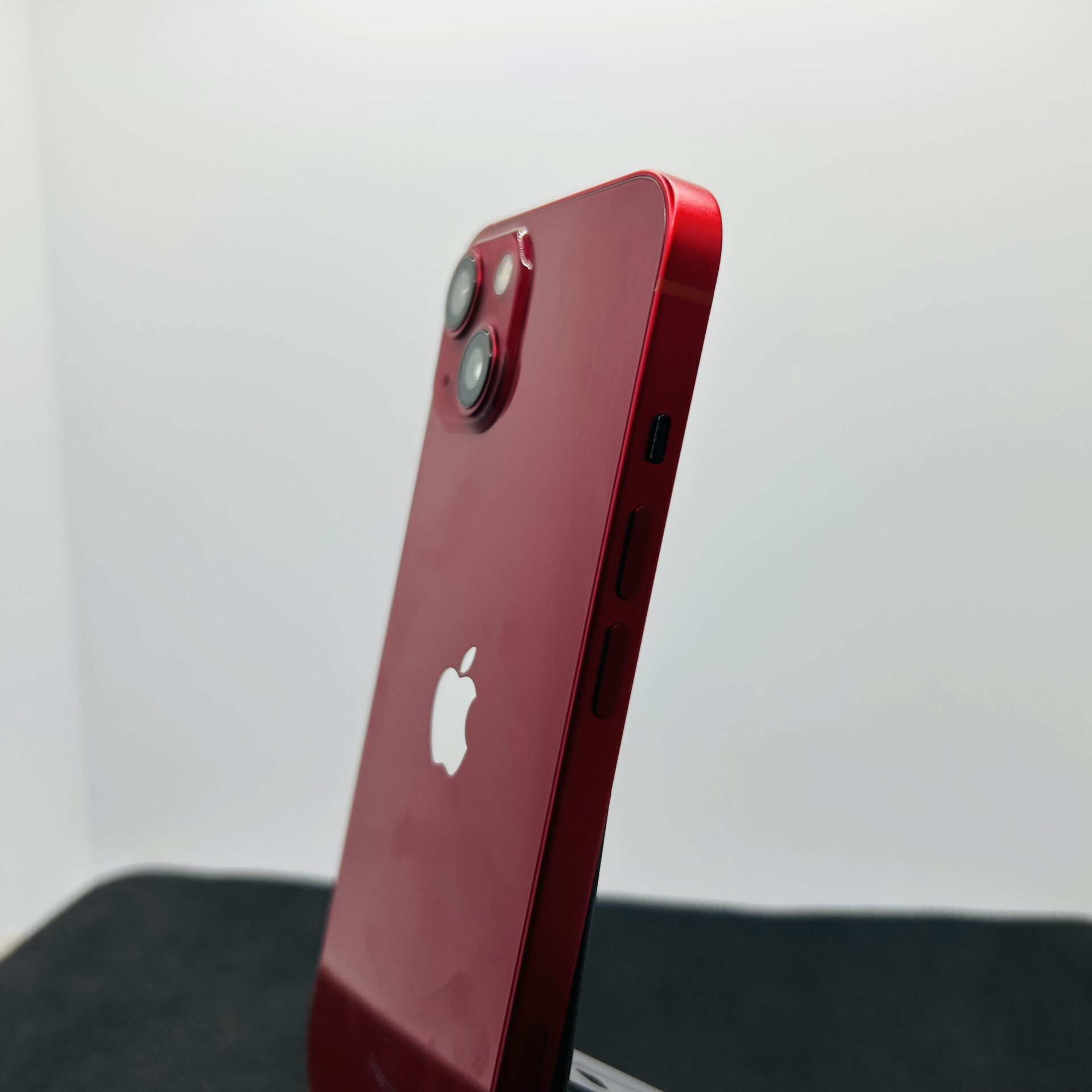Apple iPhone 13 128GB Red – (Grade B) - Image 9
