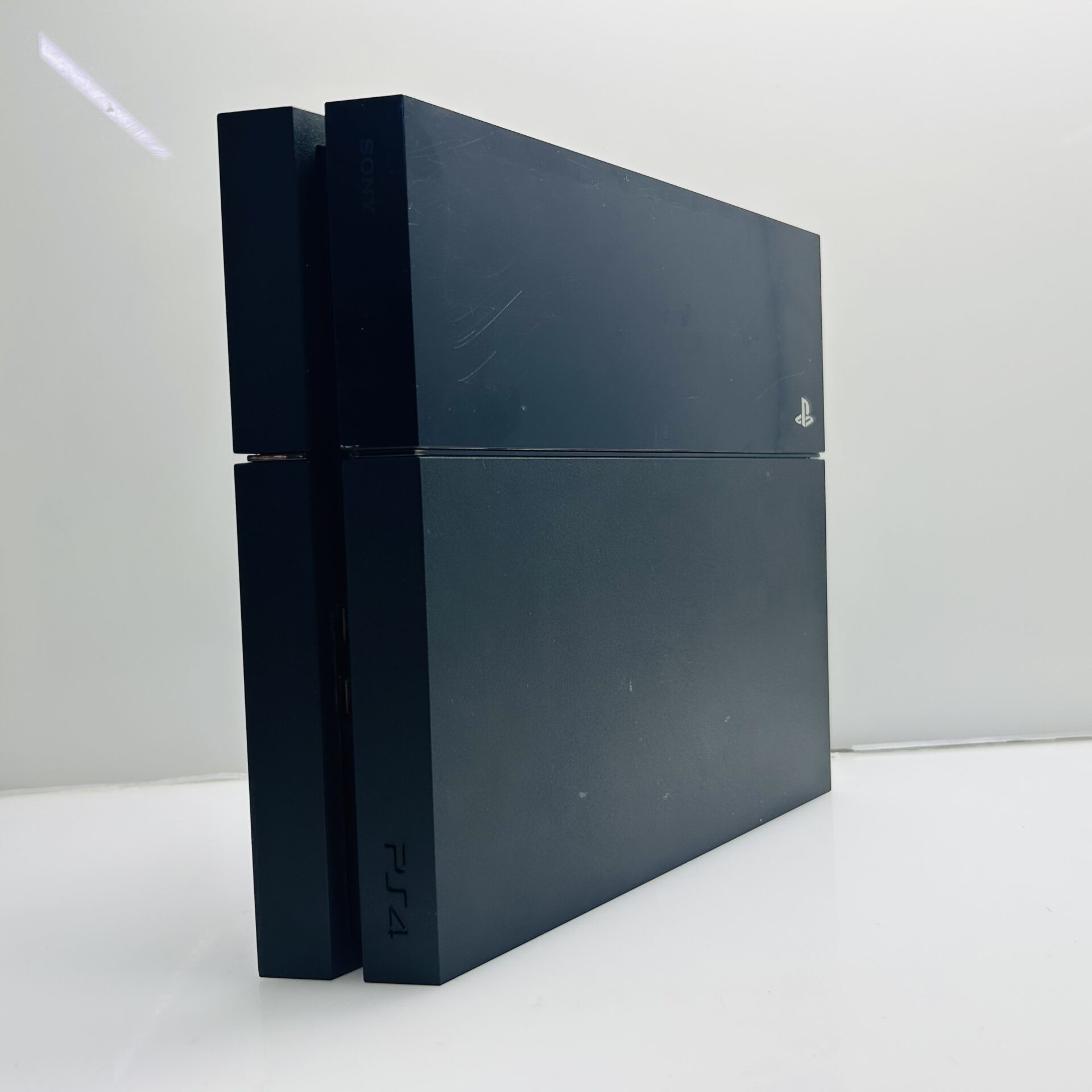 PlayStation 4 Original Black 500GB + 1 Controller + HDMI Cable + Power Cable + 2 Games – (Grade B) - Image 2