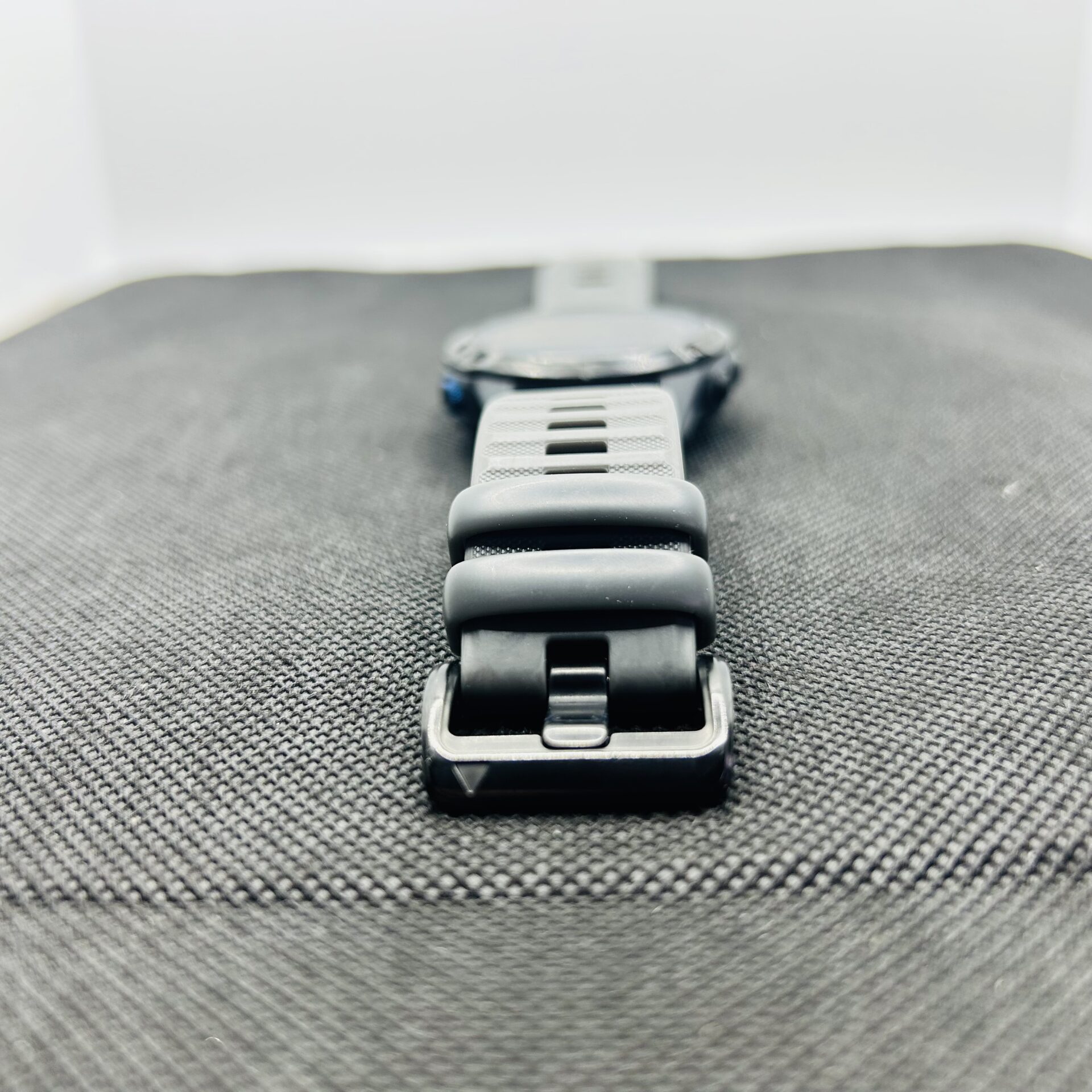 Garmin Fenix 6 Pro (Solar Edition) Black (B Grade) – With Gray Straps - Image 6