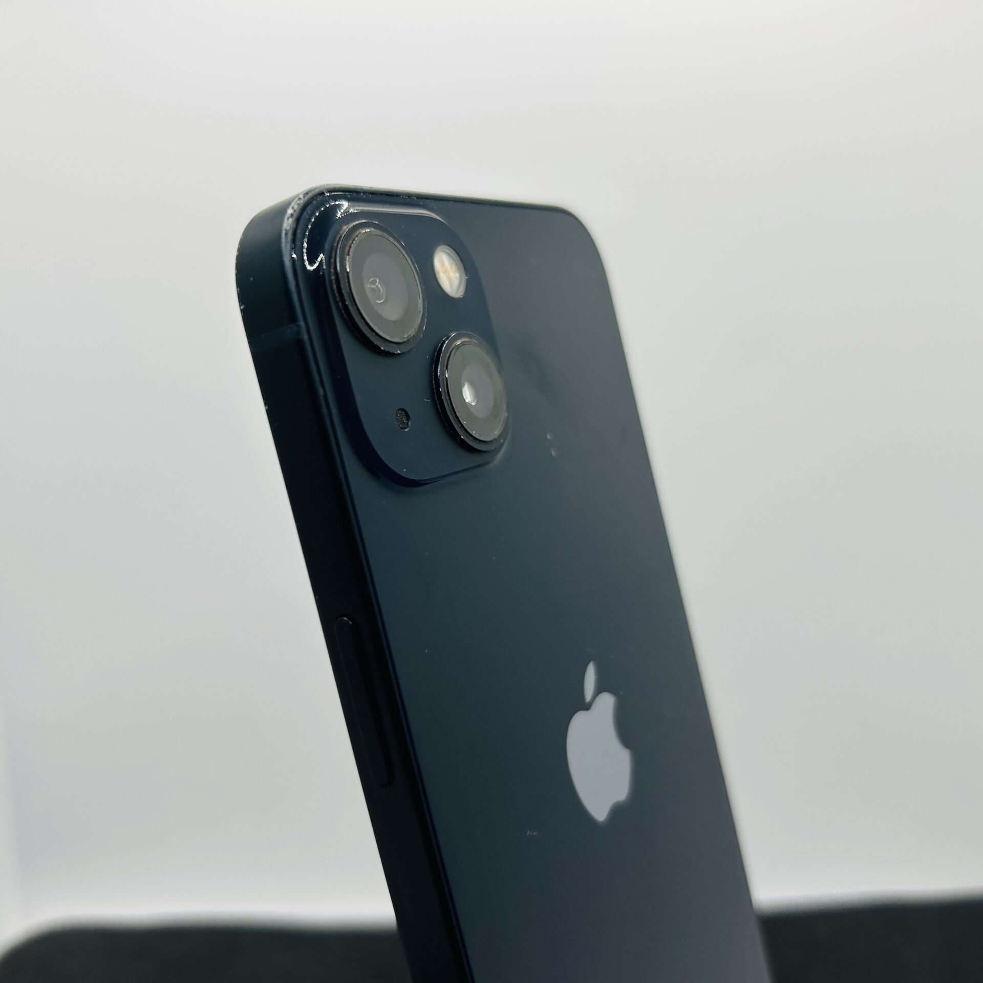 Apple iPhone 13 256GB Midnight – (Grade B) - Image 9