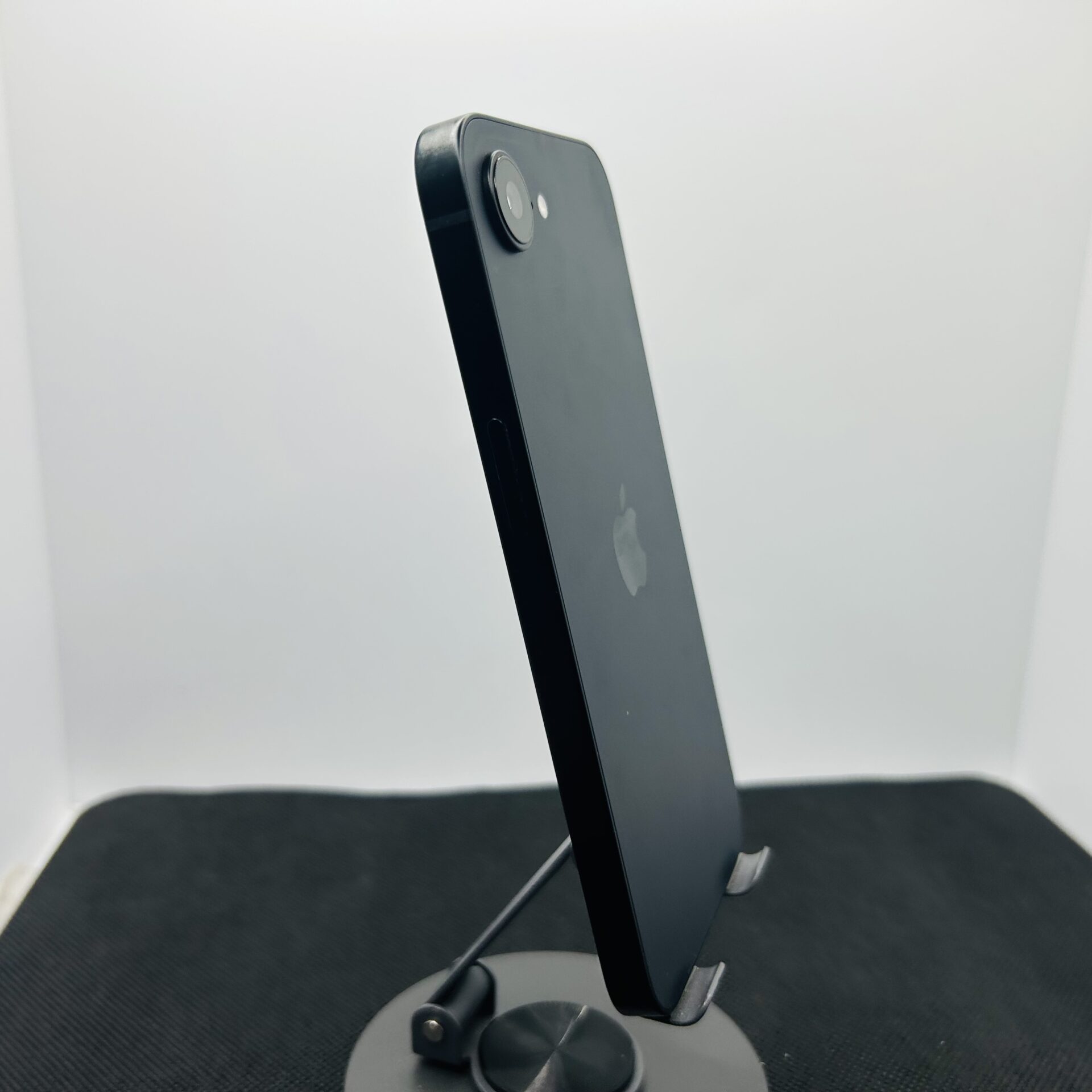 Apple iPhone 16e 128GB E-SIM Only Black – (Grade B) - Image 5