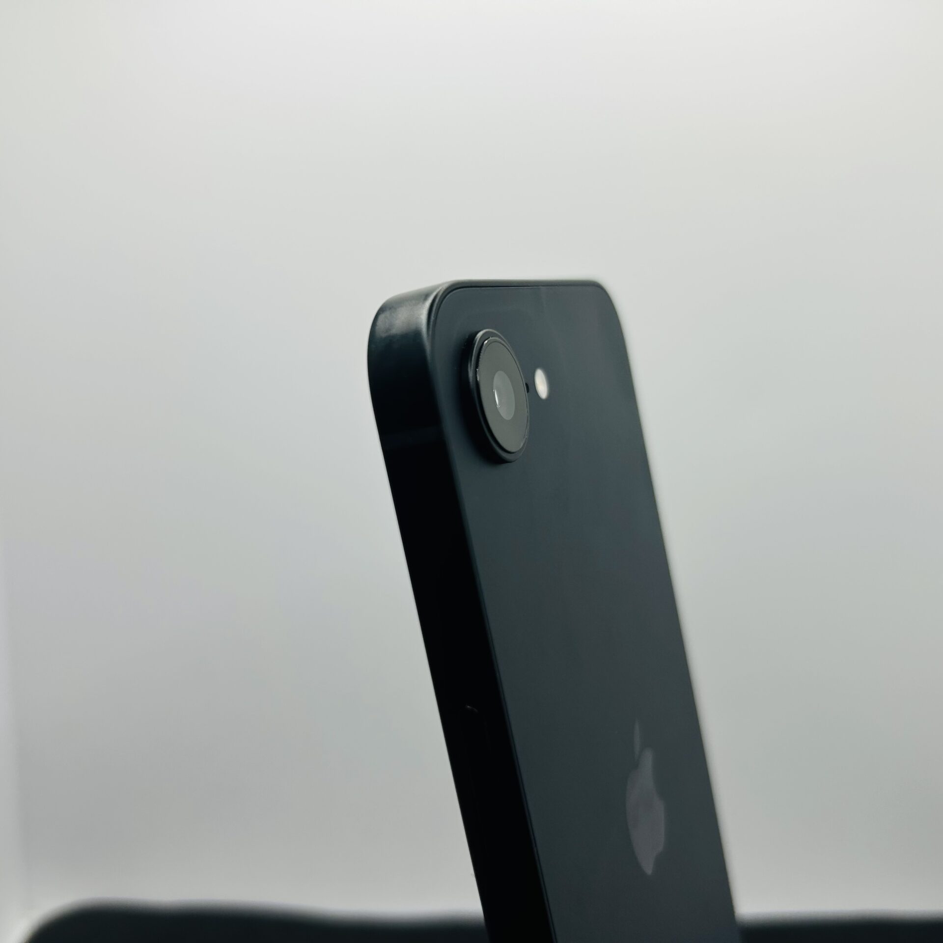 Apple iPhone 16e 128GB E-SIM Only Black – (Grade B) - Image 10