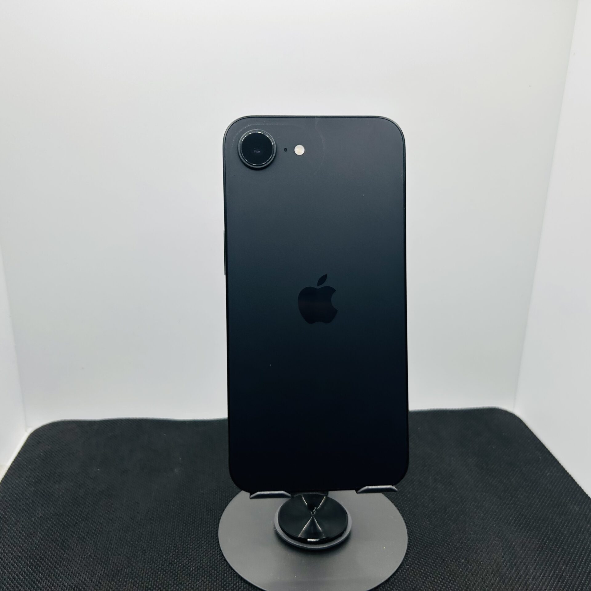 Apple iPhone 16e 128GB E-SIM Only Black – (Grade B) - Image 6