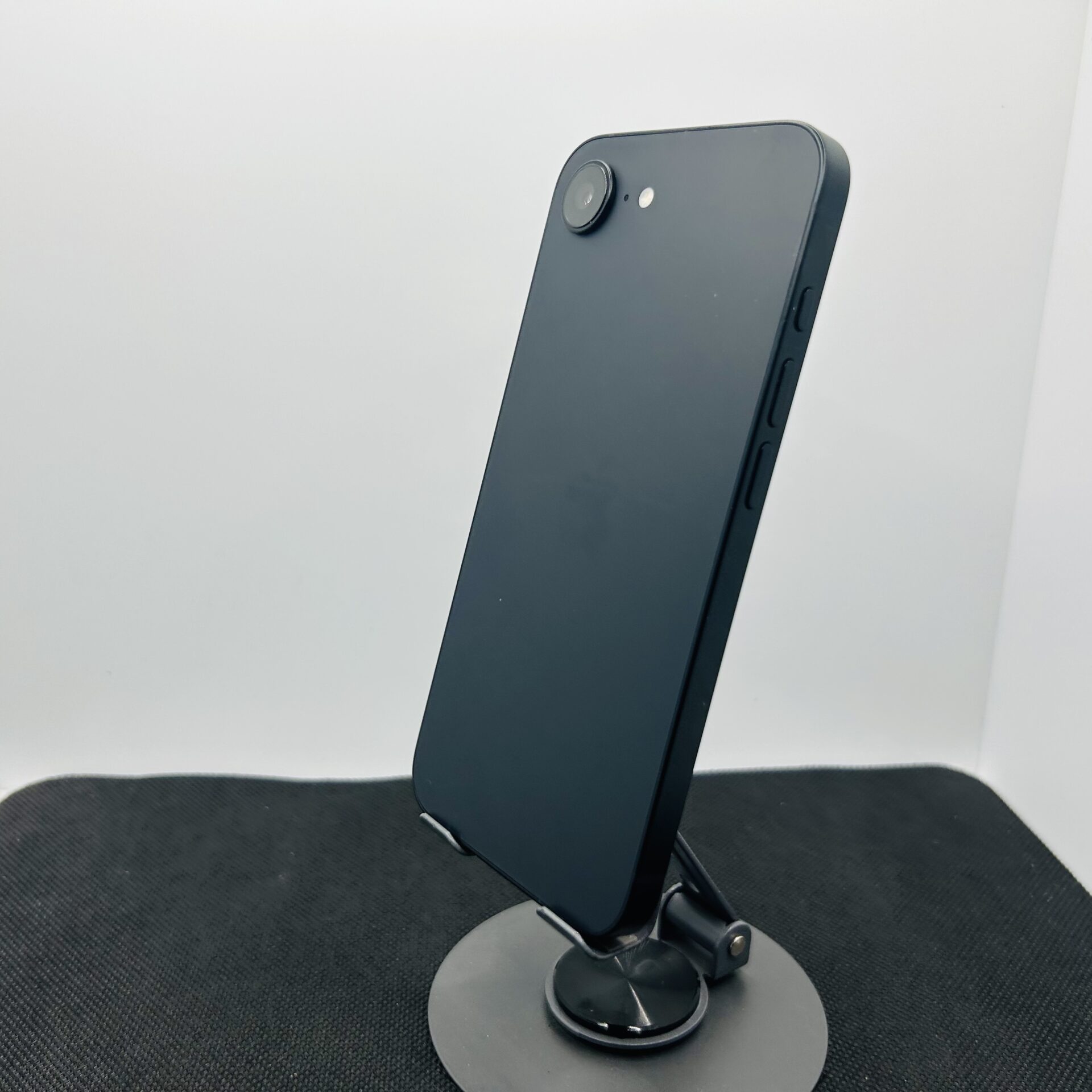 Apple iPhone 16e 128GB E-SIM Only Black – (Grade B) - Image 7