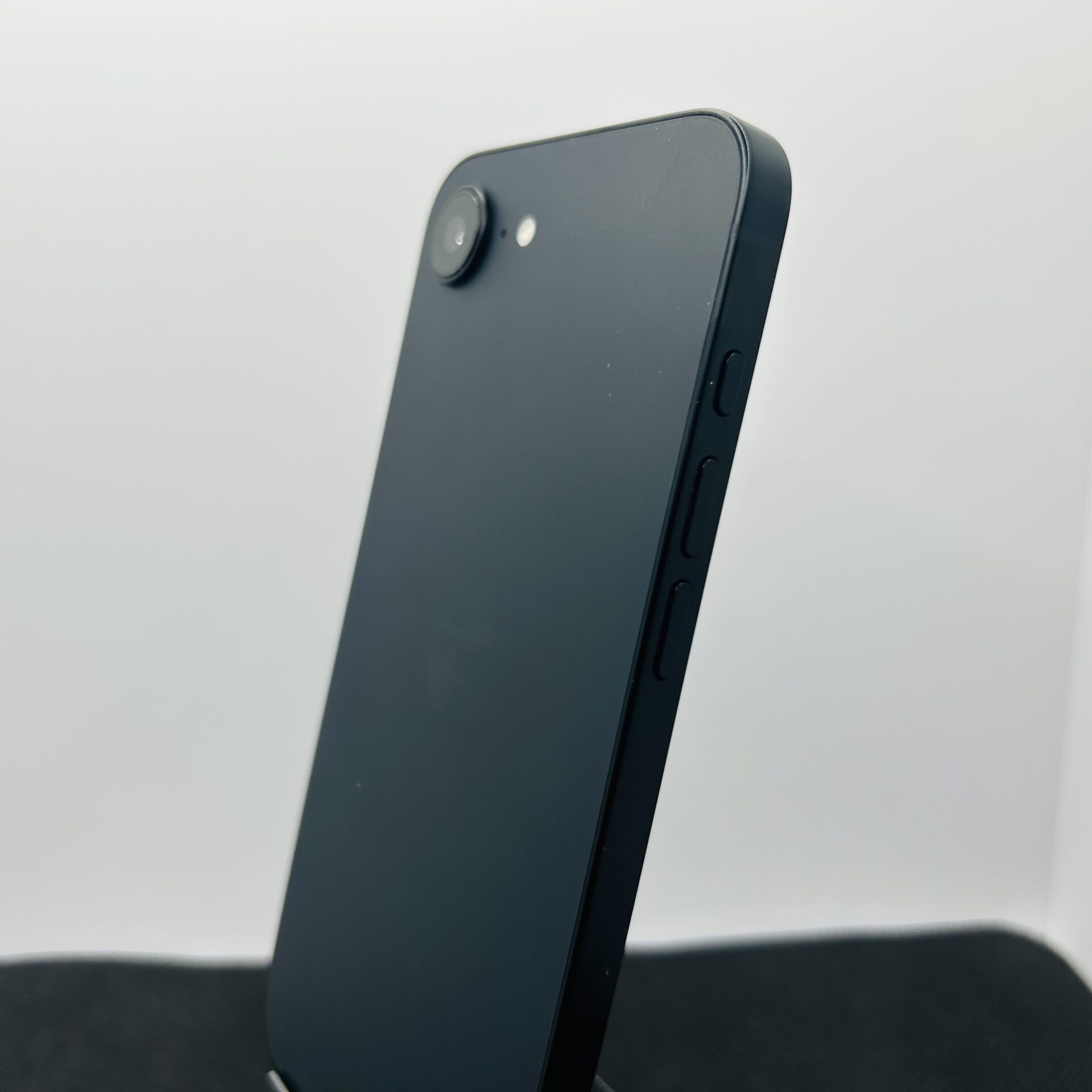 Apple iPhone 16e 128GB E-SIM Only Black – (Grade B) - Image 8