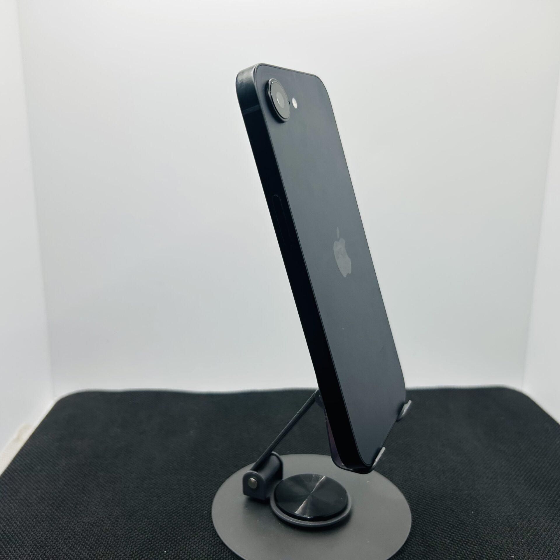 Apple iPhone 16e 128GB E-SIM Only Black – (Grade B) - Image 9