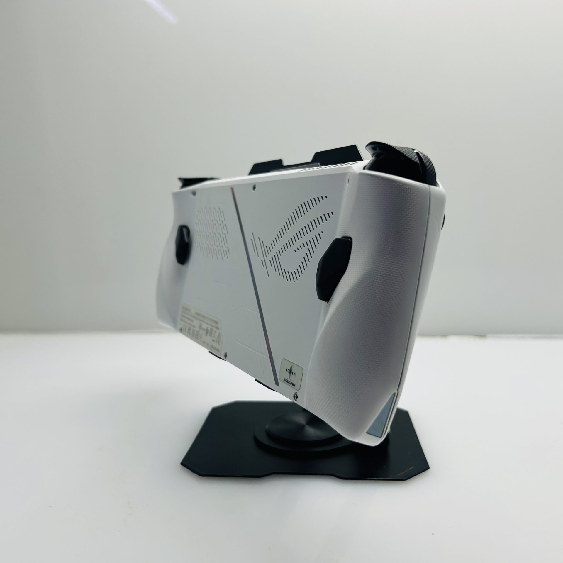 Asus ROG Ally Z1 Extreme 512GB SSD White – (Grade B) - Image 7