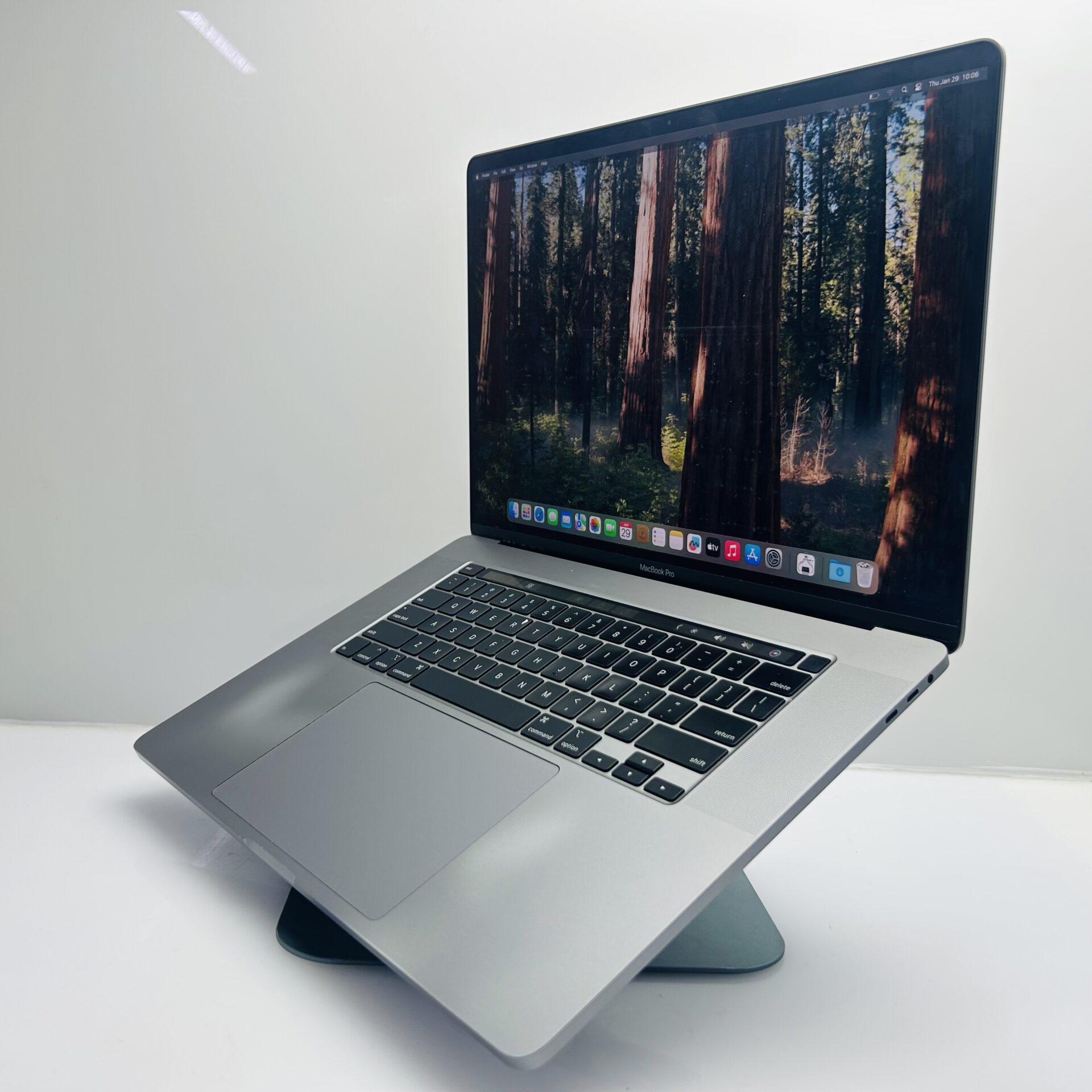 Apple Macbook Pro 16-inch “Core i9” 2.40GHz (TouchBar/2019) 32GB RAM 512GB SSD Space Gray (Grade B) - Image 4
