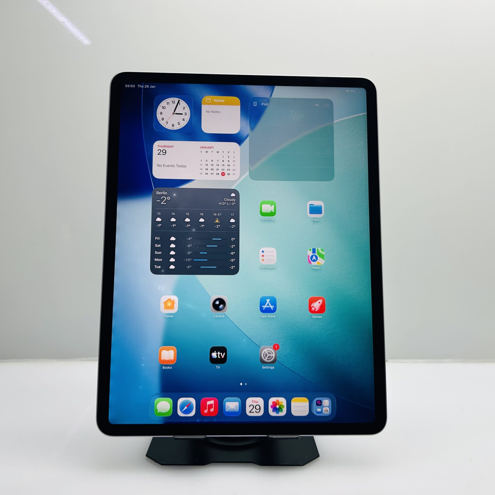 Apple iPad Air 13″ M2 (Wifi Only) 512GB Purple (Grade B) - Minor Bright Spots - Image 3