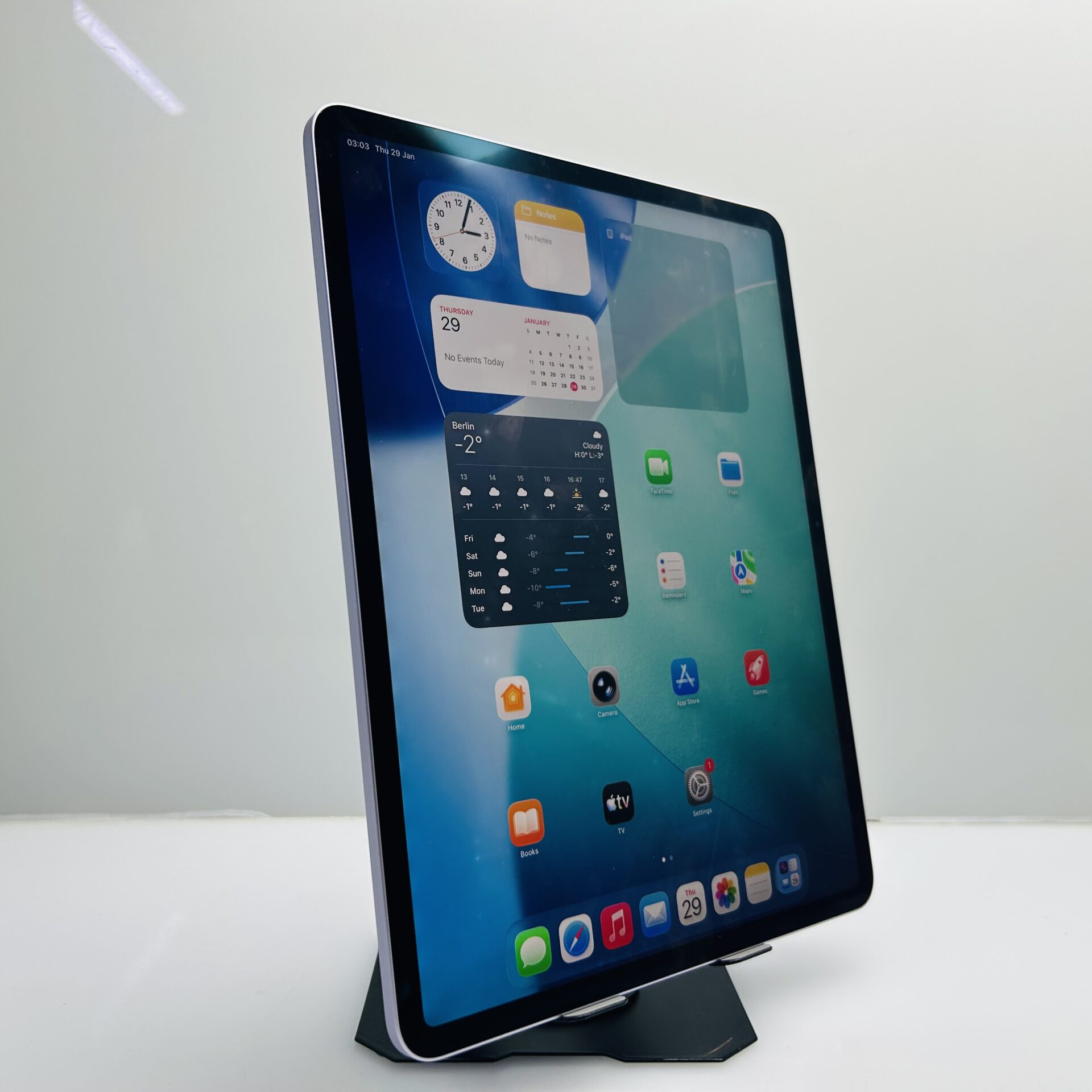 Apple iPad Air 13″ M2 (Wifi Only) 512GB Purple (Grade B) - Minor Bright Spots - Image 2