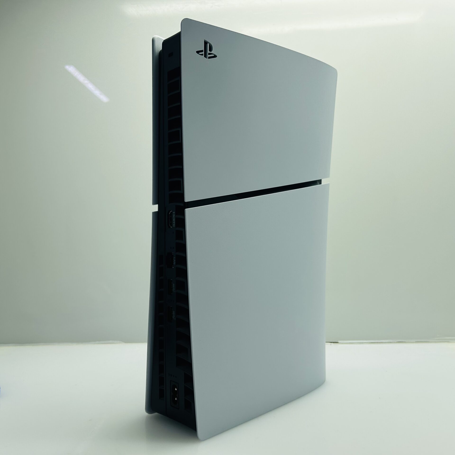 Playstation 5 Slim Physical Edition 1TB White + 1 Controller + HDMI Cable + Power Cable + 1 Game (Grade A) - Image 3