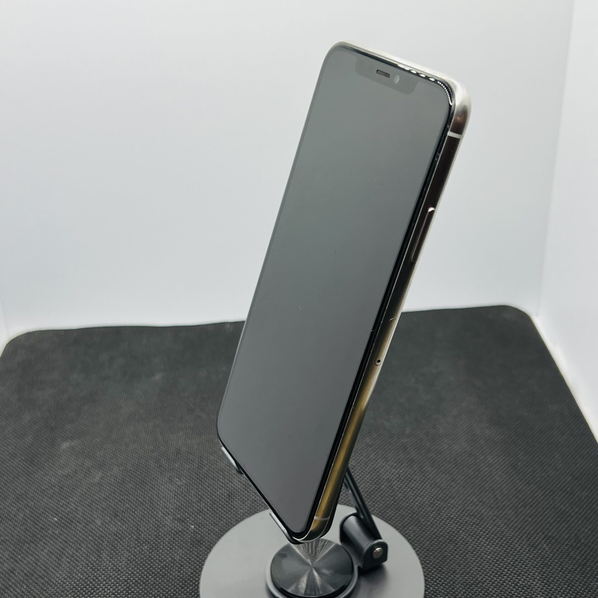 Apple iPhone 11 Pro Max 256GB Silver – (Grade B) - Image 7