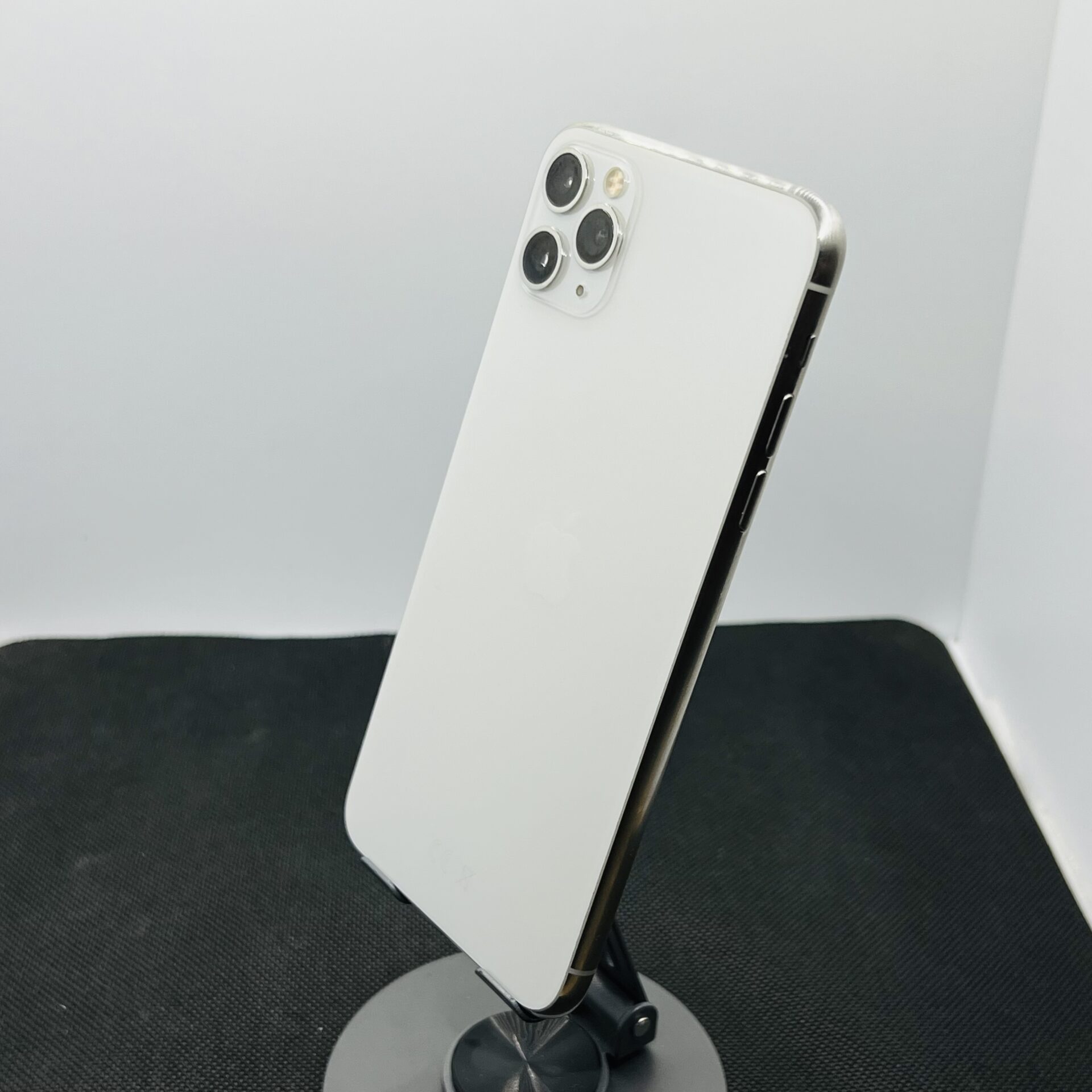 Apple iPhone 11 Pro Max 256GB Silver – (Grade B) - Image 8