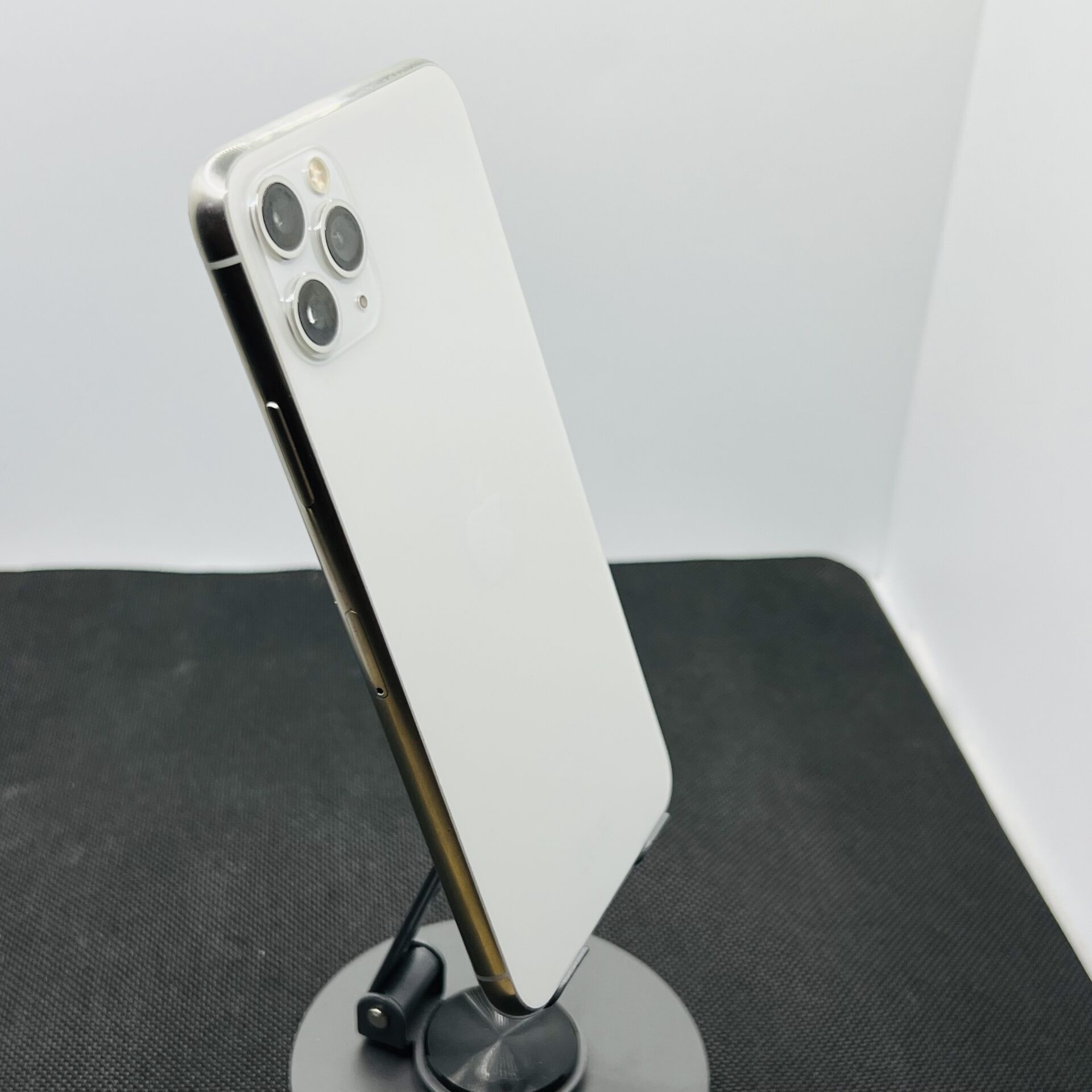 Apple iPhone 11 Pro Max 256GB Silver – (Grade B) - Image 10