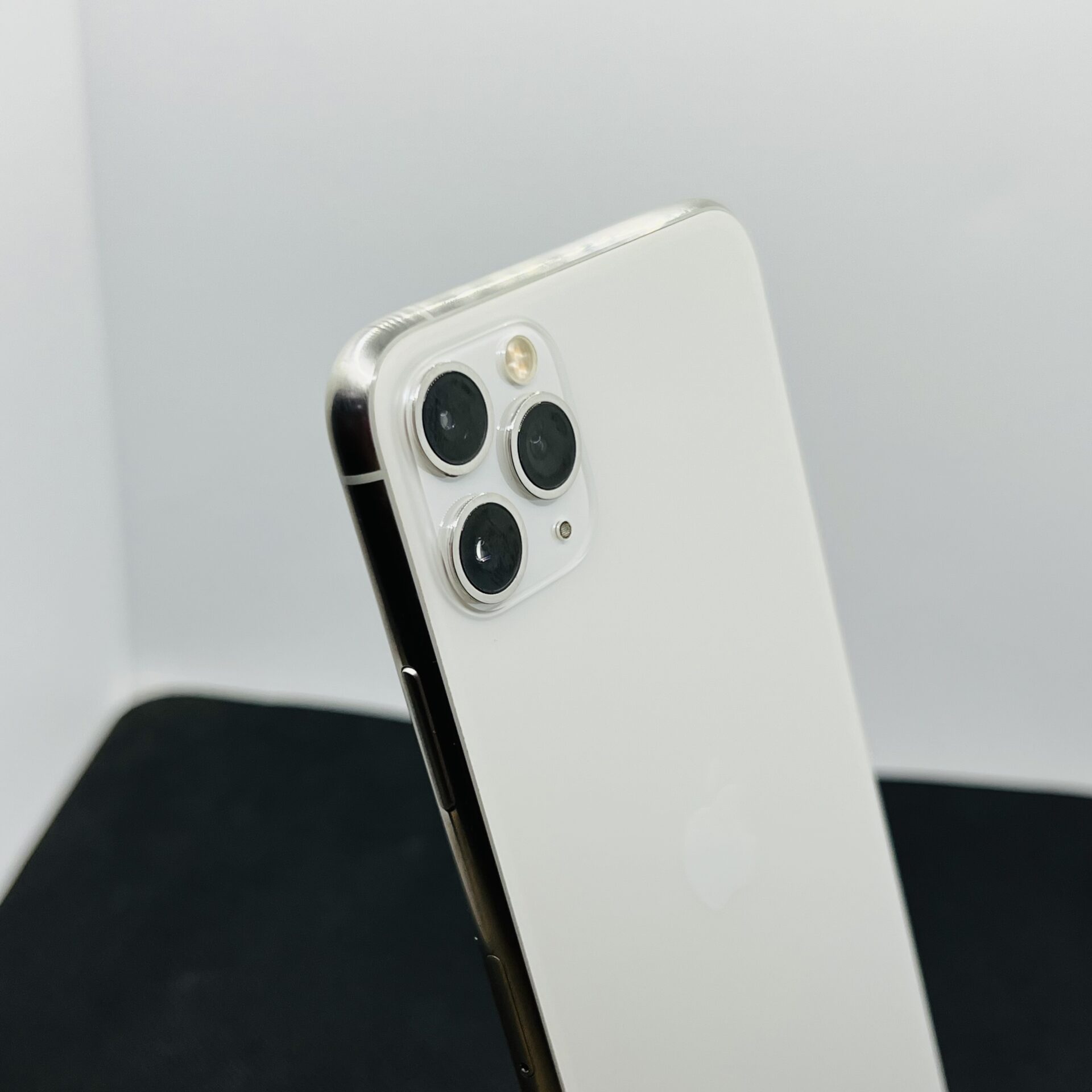 Apple iPhone 11 Pro Max 256GB Silver – (Grade B) - Image 11